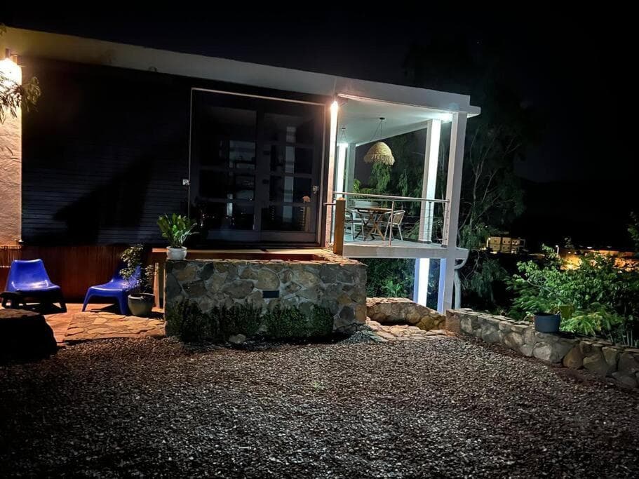 Maison d'architecte avec vue sur la nature et l'océan
