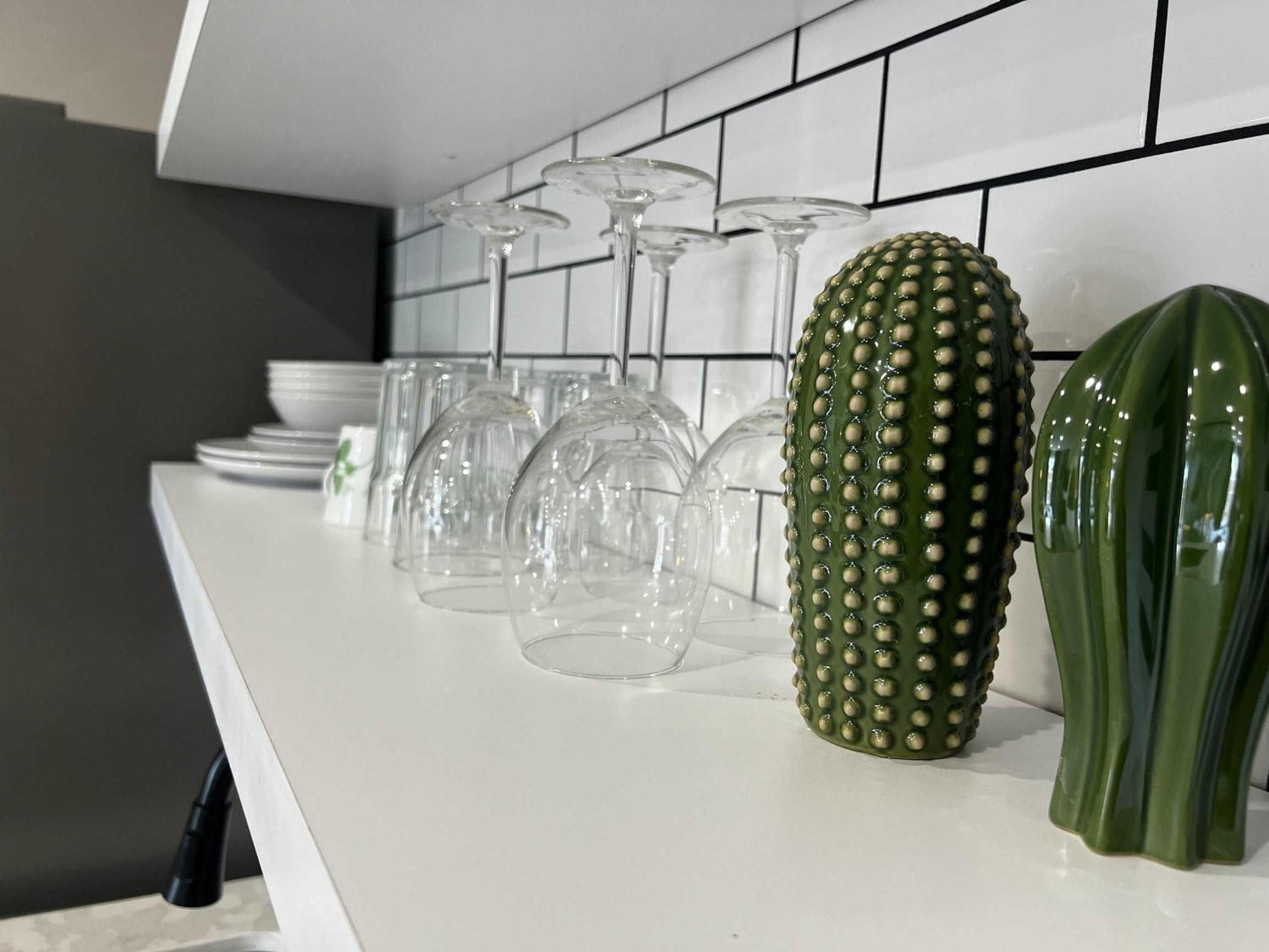 Green Room Calm Studio Stunning Downtown Views, Unit 8