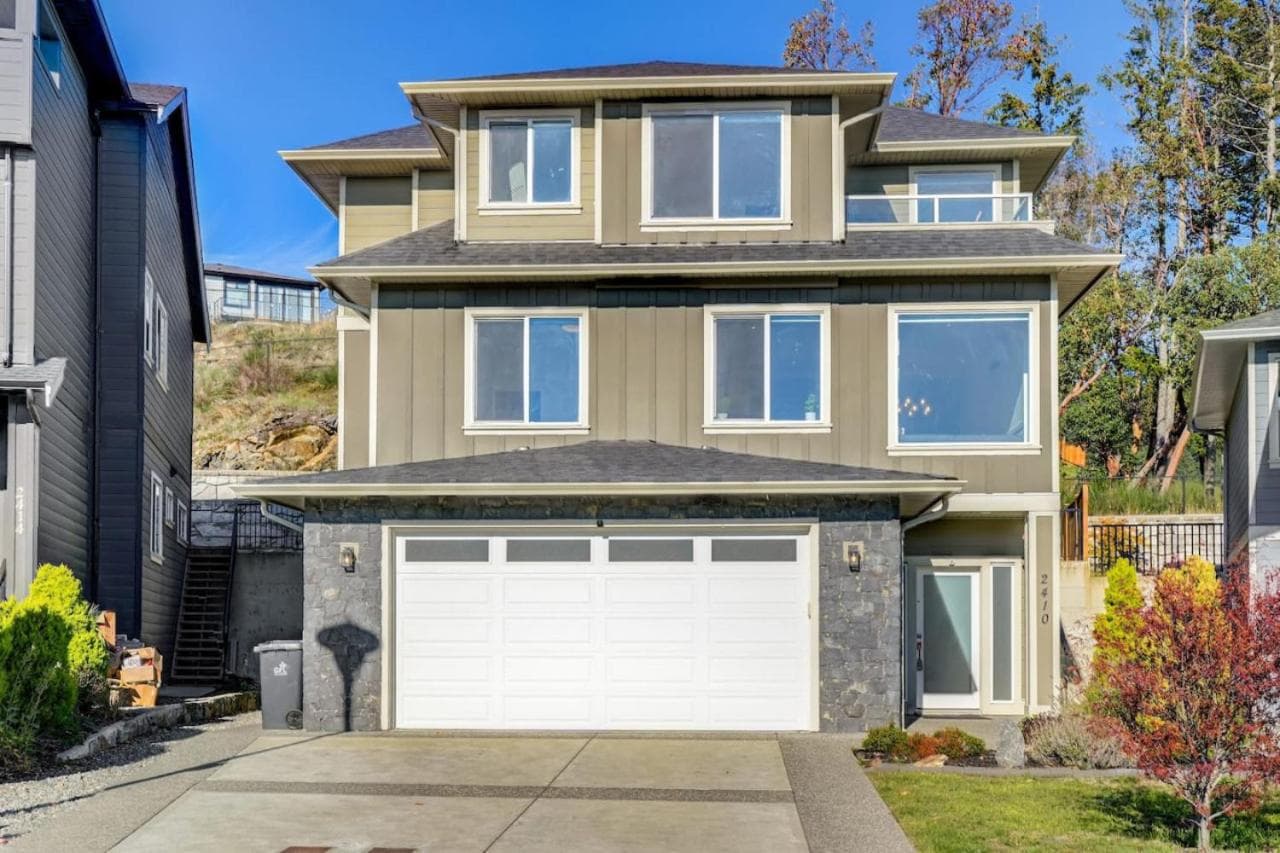 Elegant Home In Victoria,BC