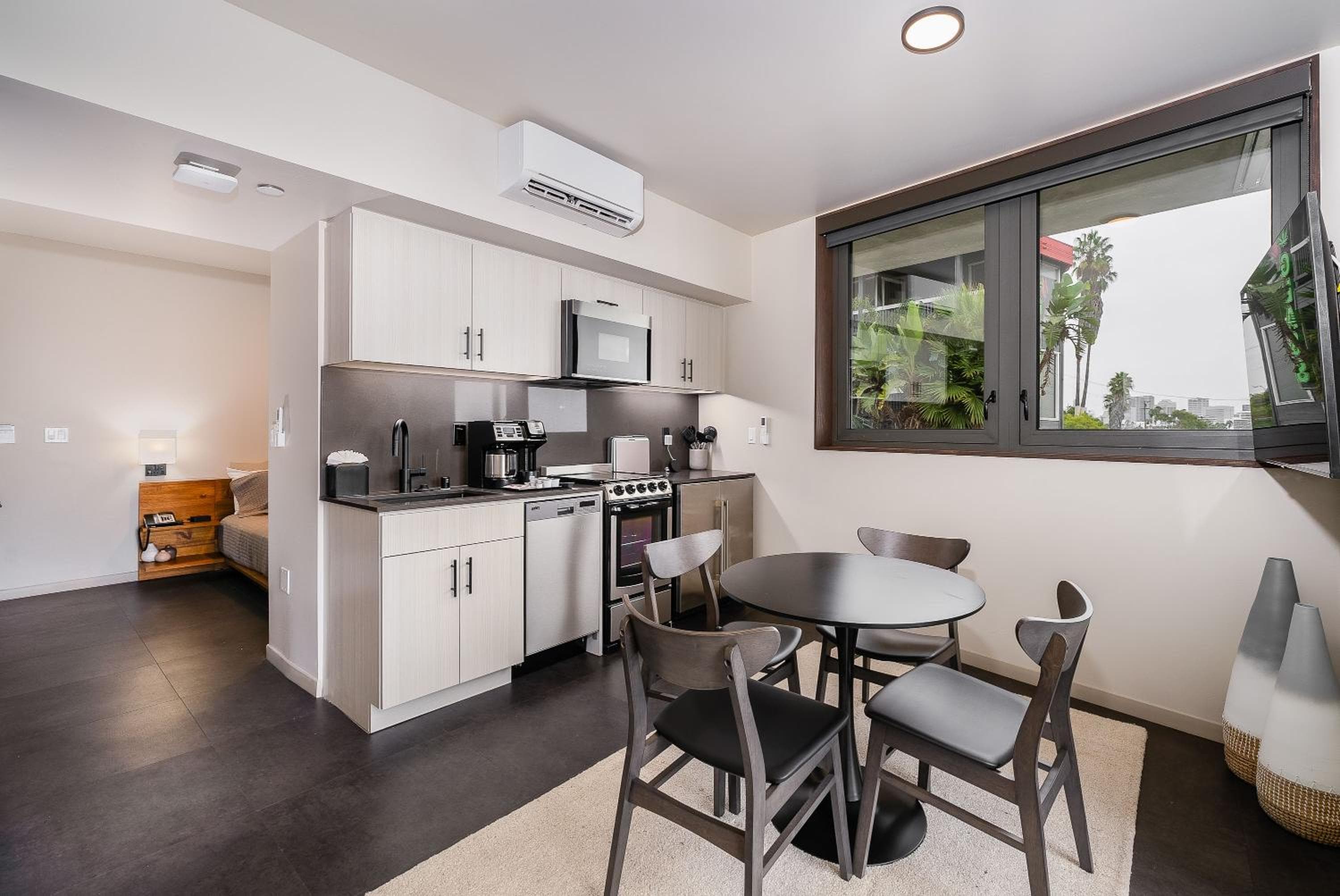 City24 Condo Hotel Little Italy Mission Hills