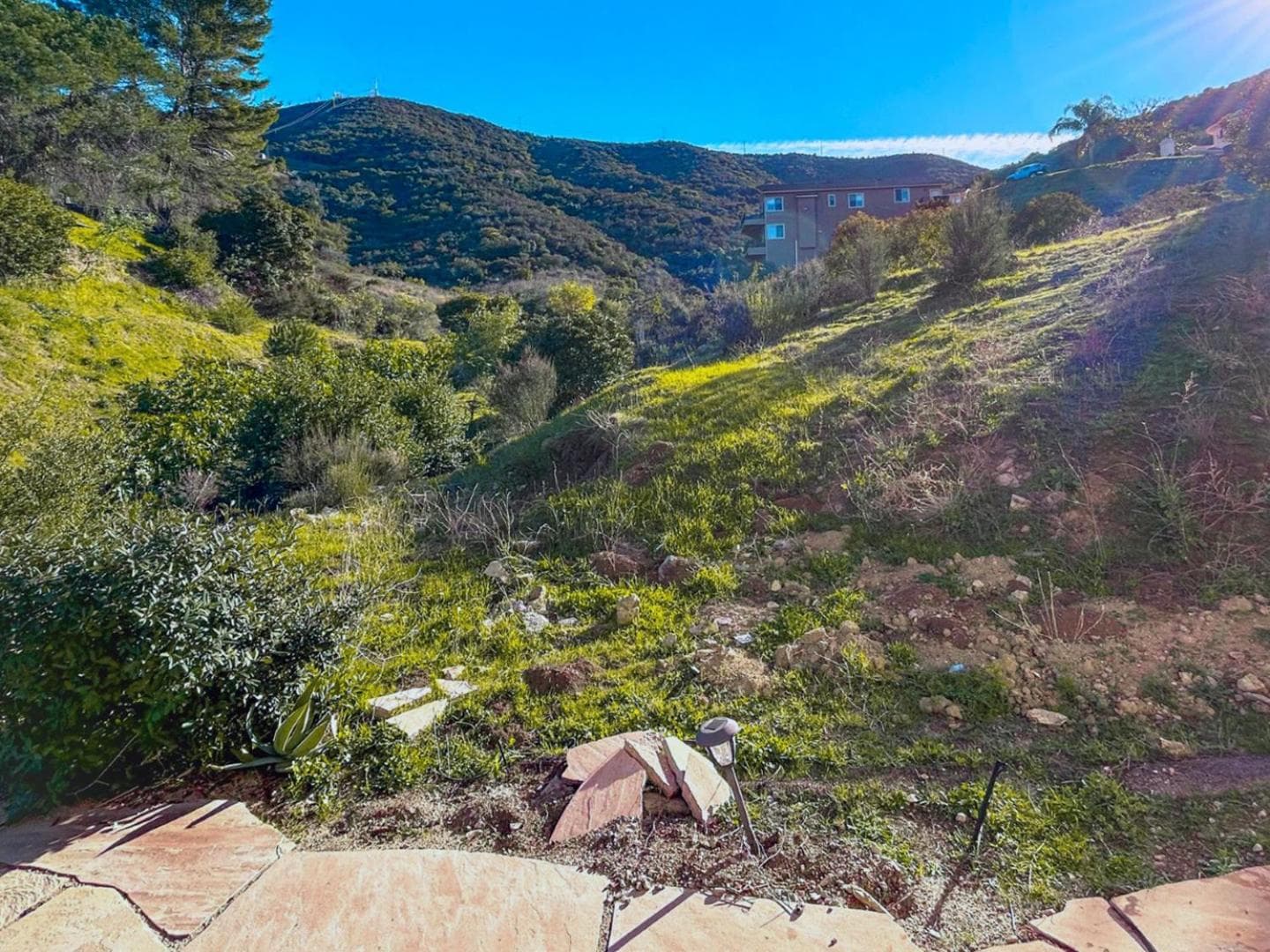 3BR Mountain Retreat with 2 Executive Suites & Scenic Views Sleeps 6