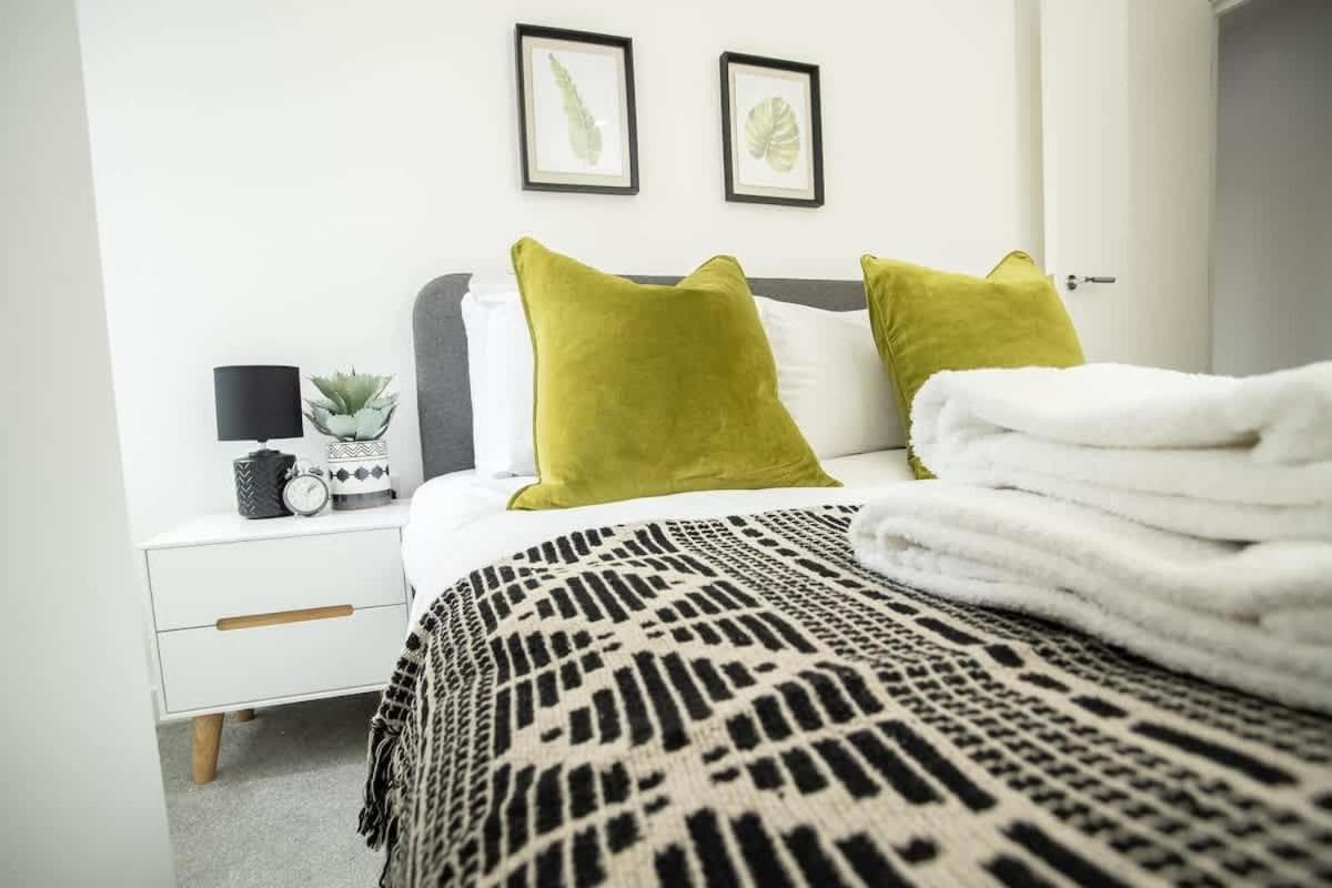 Charming Two-Bedroom Apartment Exeter Quays