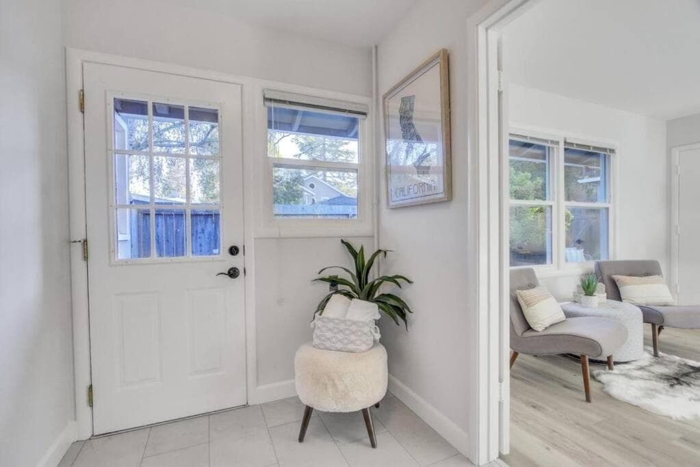 Newly Furnished Retreat 5 Min to Stanford & Downtown Palo Alto