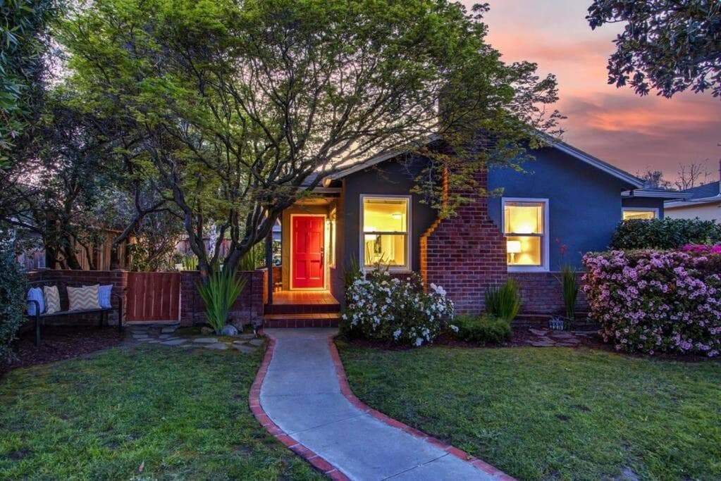Newly Furnished Retreat 5 Min to Stanford & Downtown Palo Alto