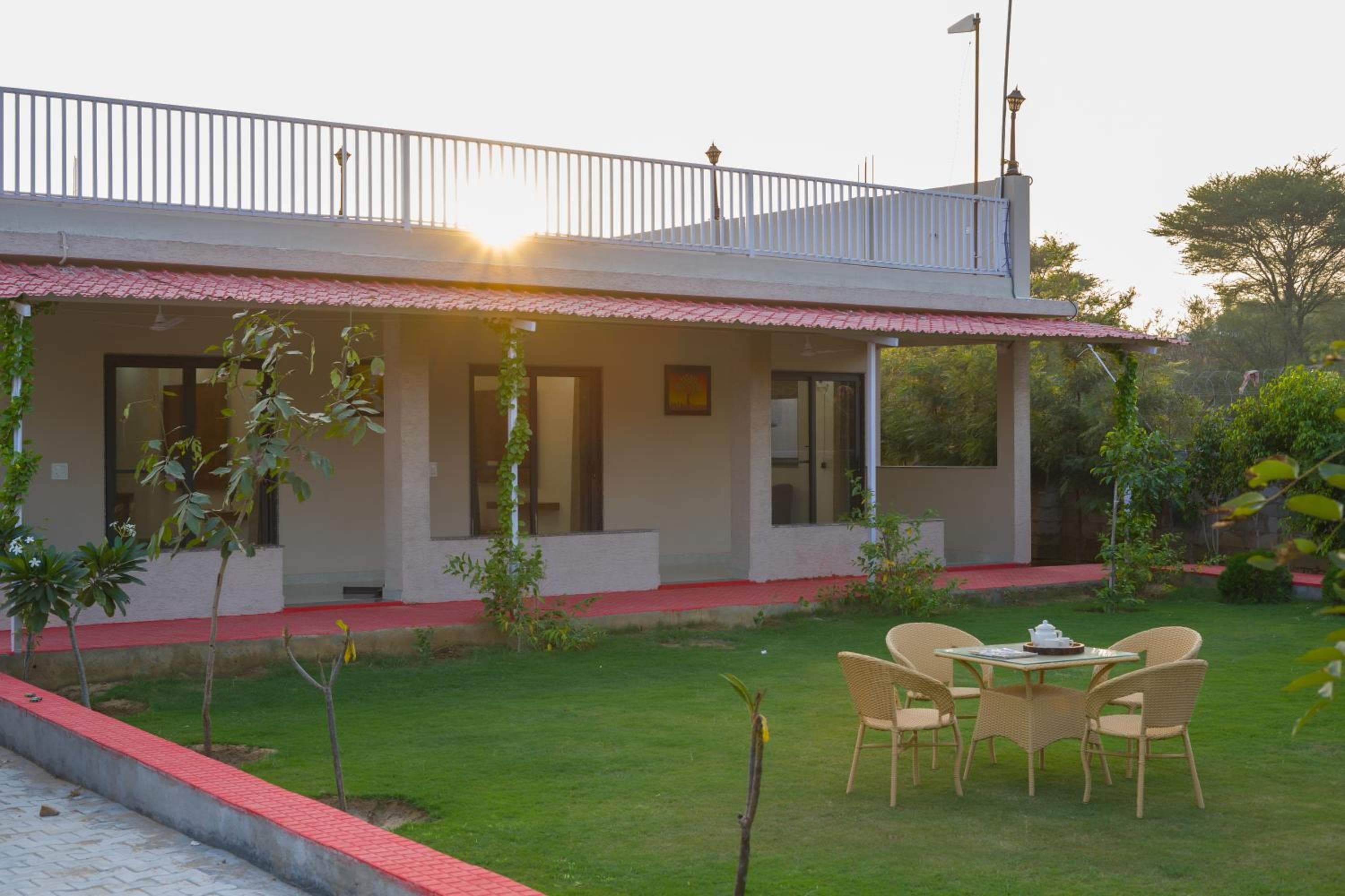 ELIVAAS Signature 5 BHK With Pvt Pool & Garden - Zenora