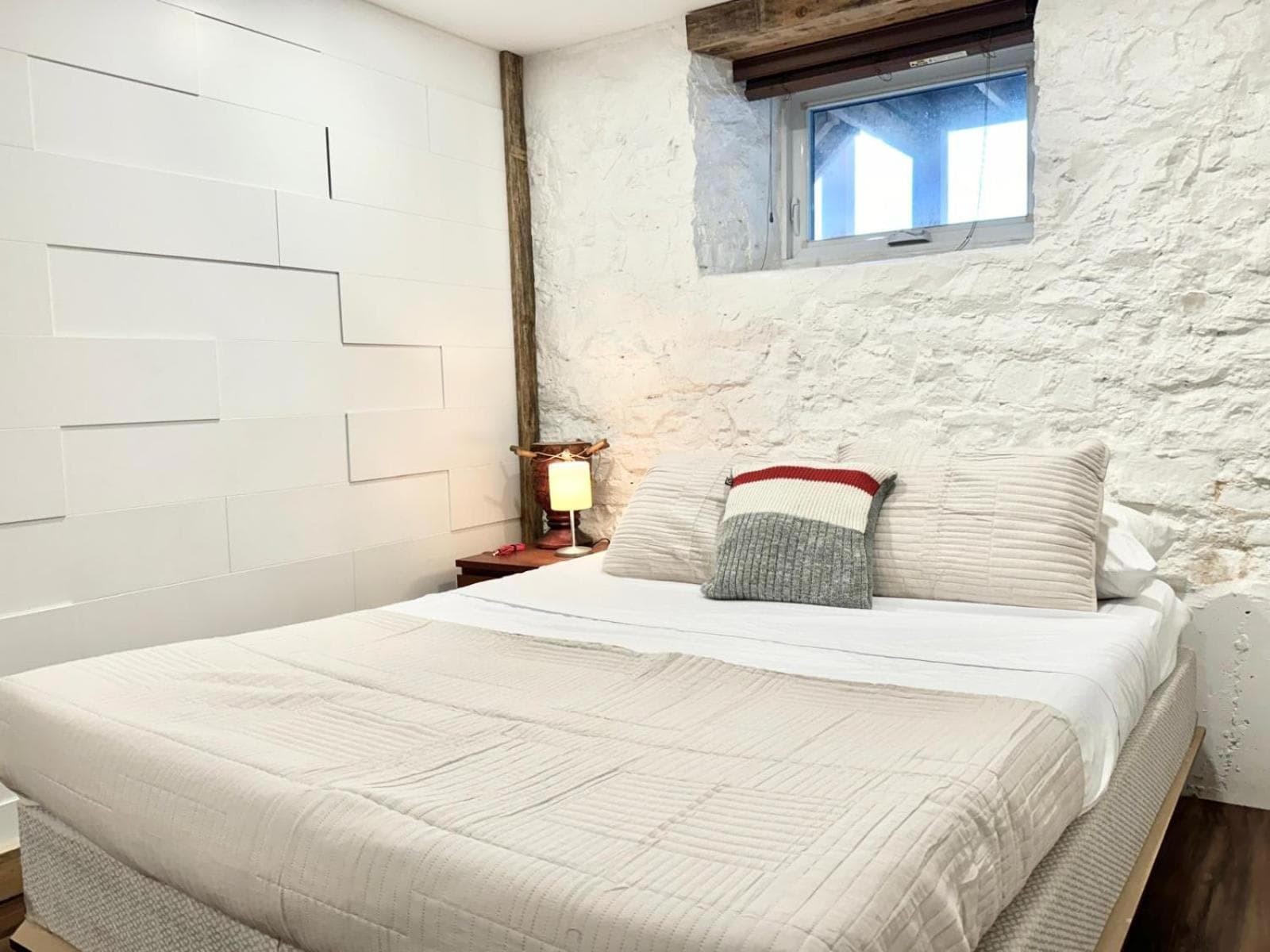 Loft The Montcalm -2 min Falls - Free Parking