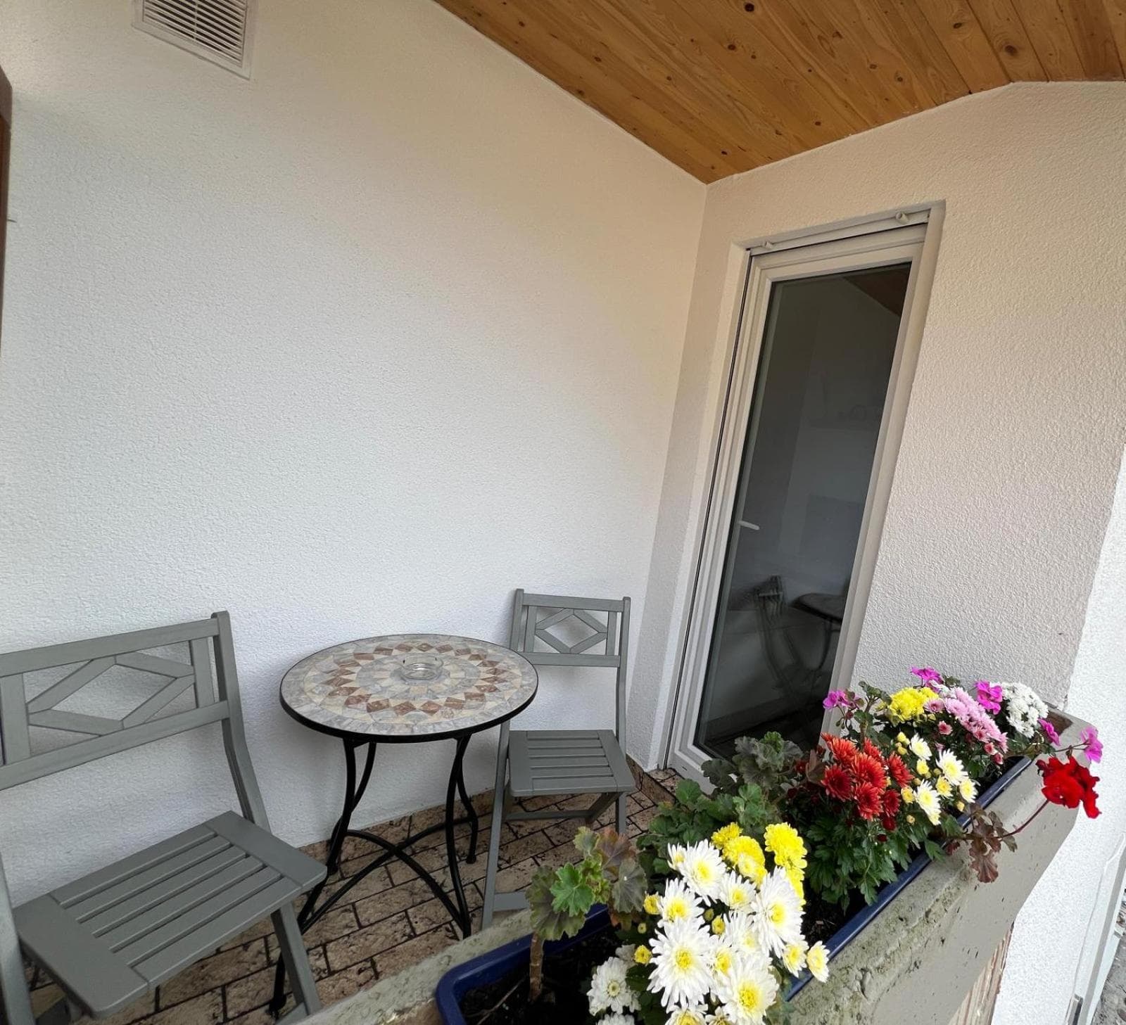 VipStay - Stilvoll und geräumige Apartments mit Terasse oder Balkon, Küche, kostenloses Parken, WLAN, Smart Tv