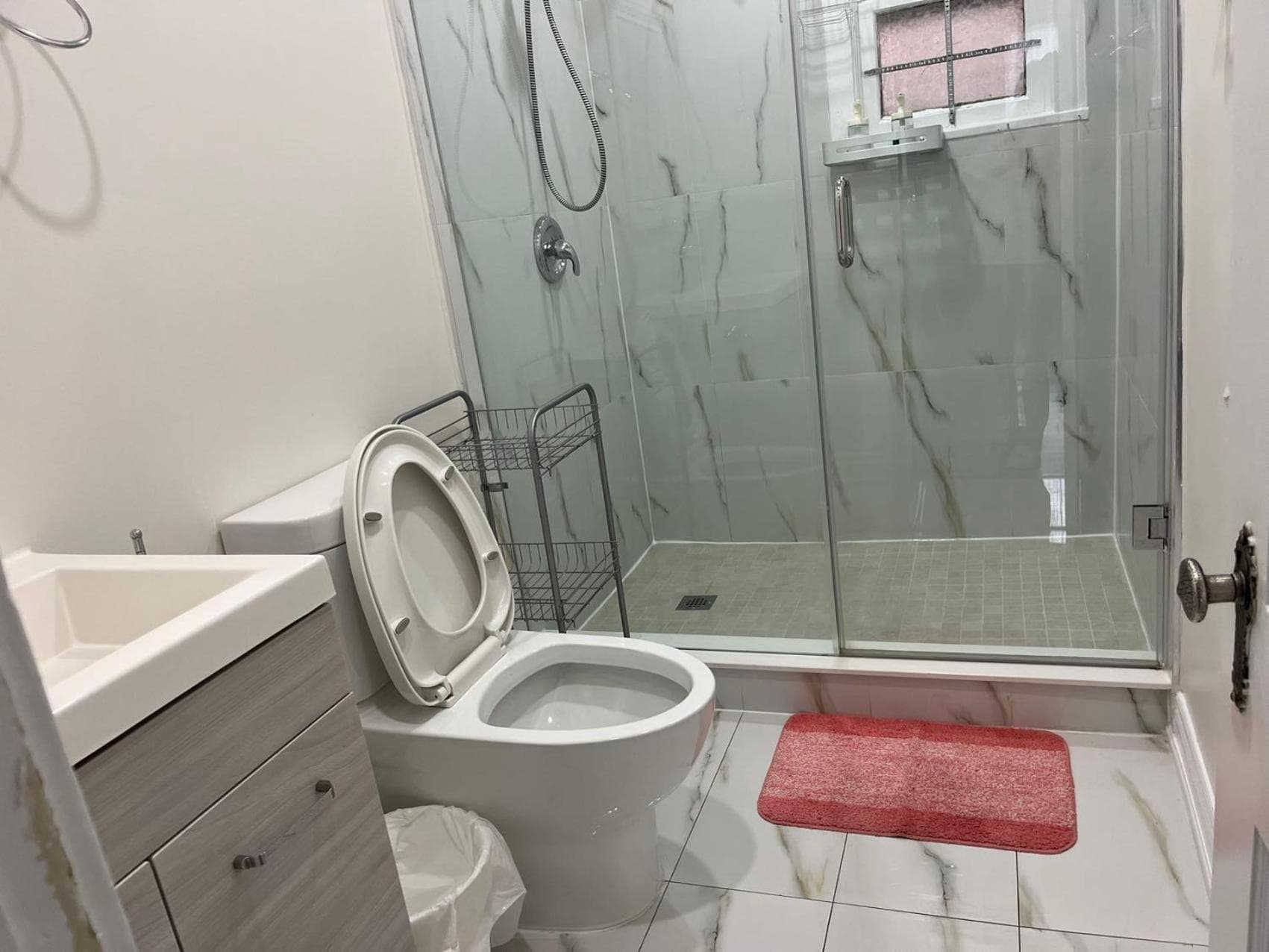 Spacious Urban Retreat Queen Bed & Sofa Bed Near Finch Subway Sleeps 4