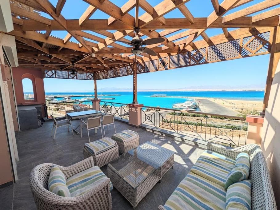 Central Luxury Marina 3BR Apt Free Beach Access