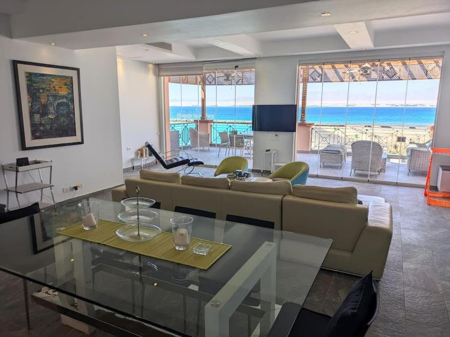 Central Luxury Marina 3BR Apt Free Beach Access