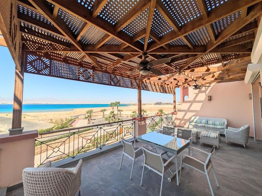 Central Luxury Marina 3BR Apt Free Beach Access