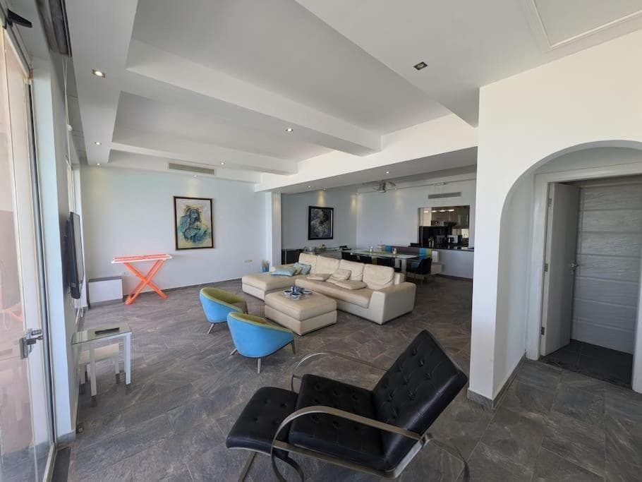 Central Luxury Marina 3BR Apt Free Beach Access