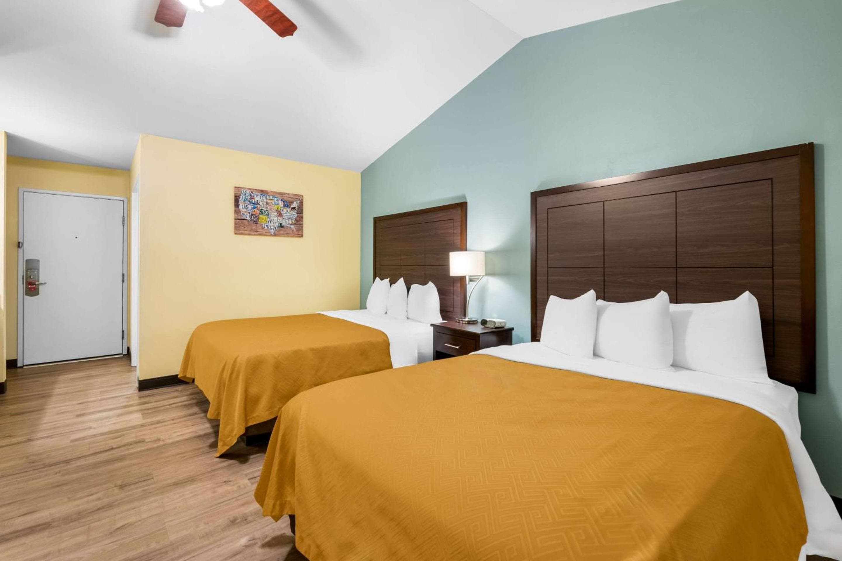 Econo Lodge Inn & Suites Eau Claire South