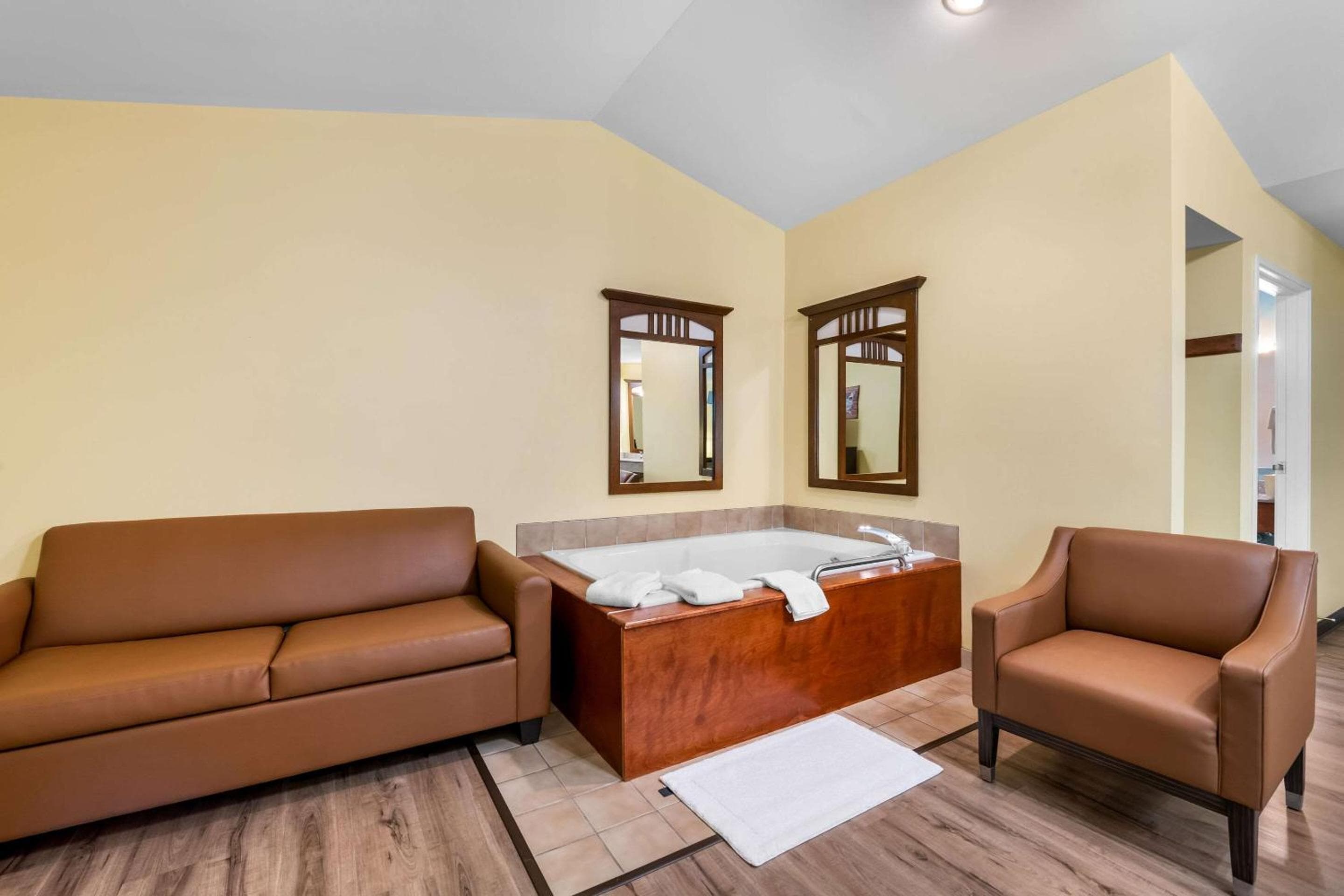 Econo Lodge Inn & Suites Eau Claire South
