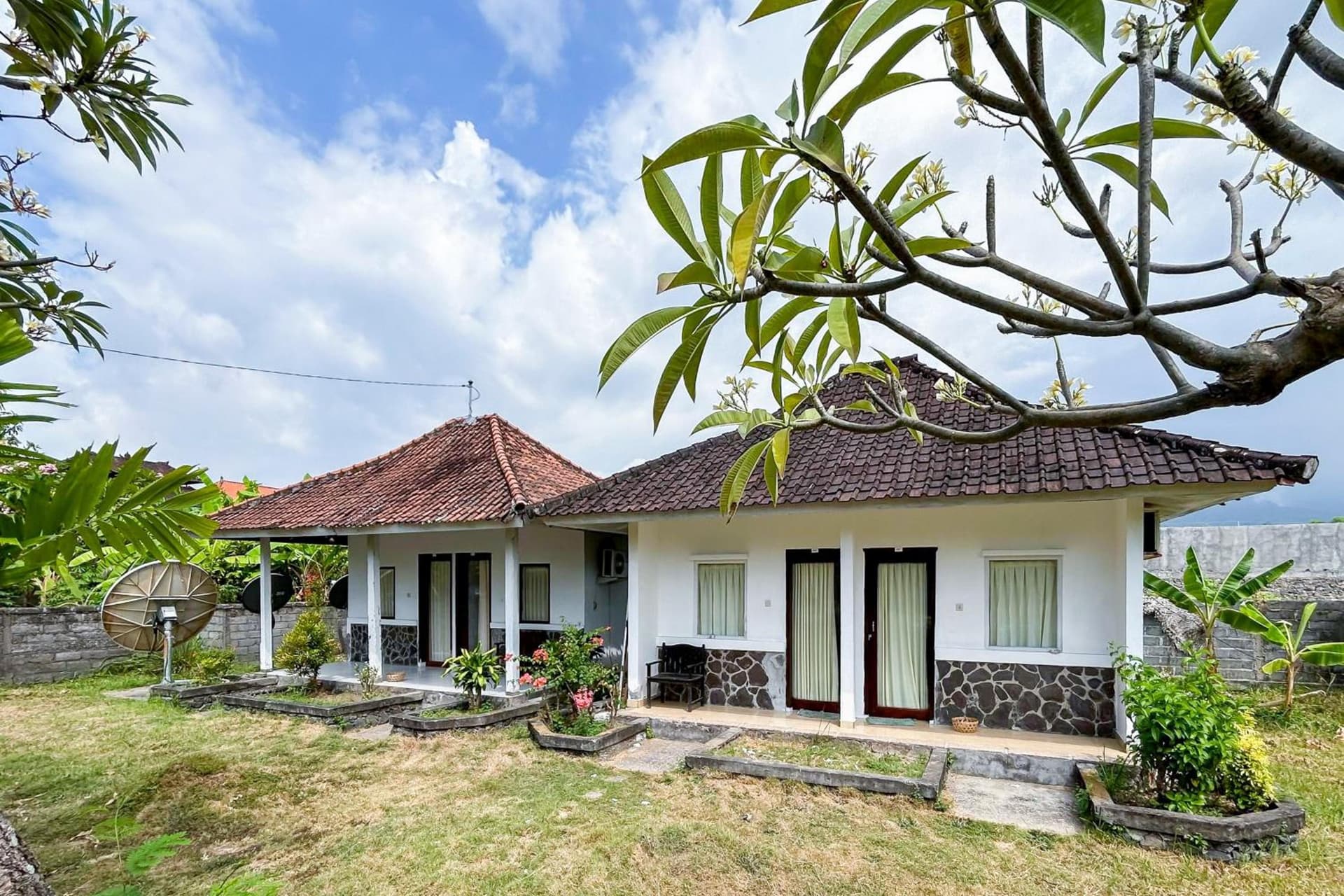 Hepi Bungalow Lovina Mitra RedDoorz