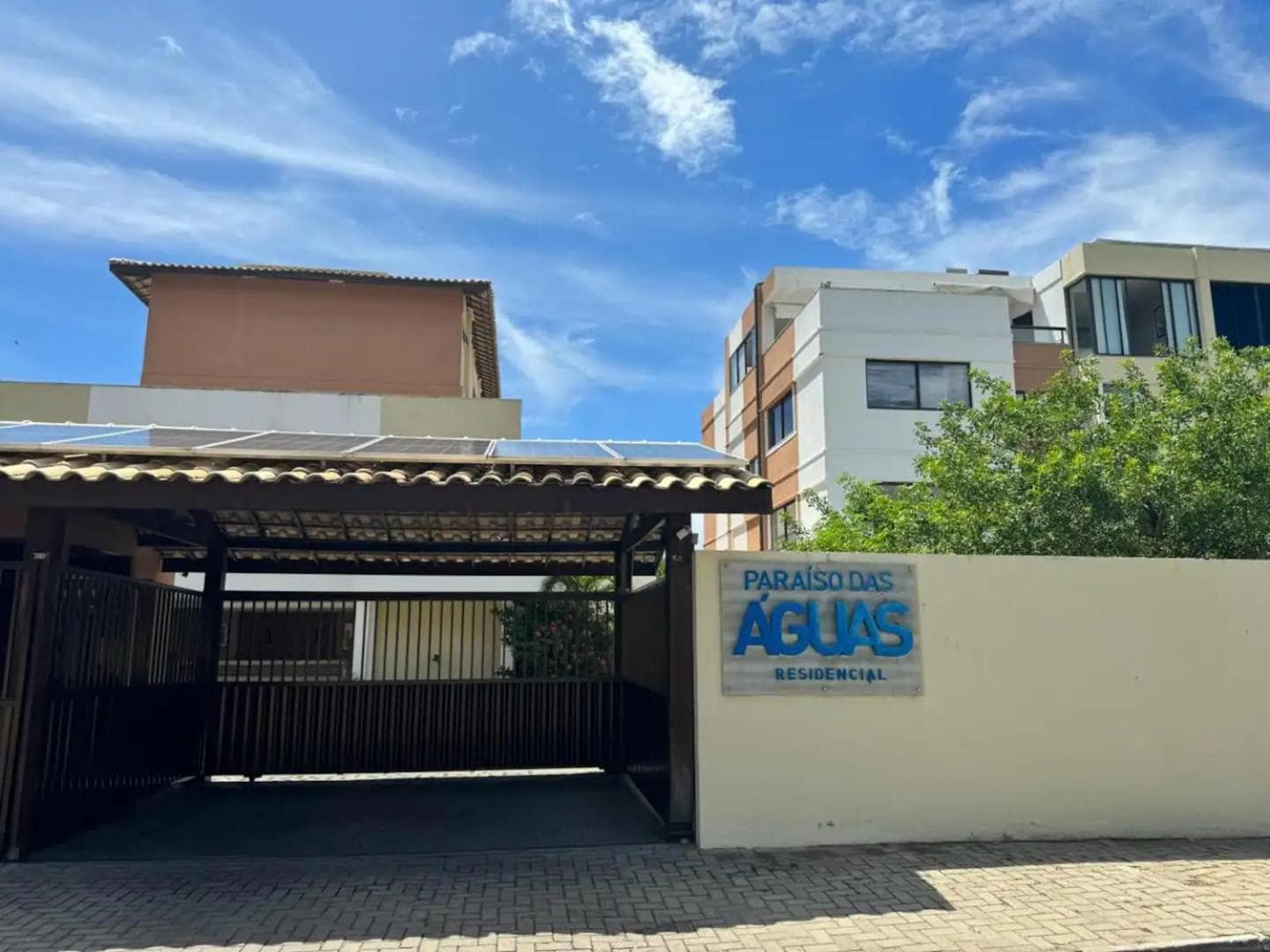 GUARAJUBA PARAÍSO DAS ÁGUAS - APT 2 quartos com AR e TV em TODOS os cômodos - Incluso Roupa de CAMA e BANHO - Filtro de Água Gelada e Maquina de Lavar dent