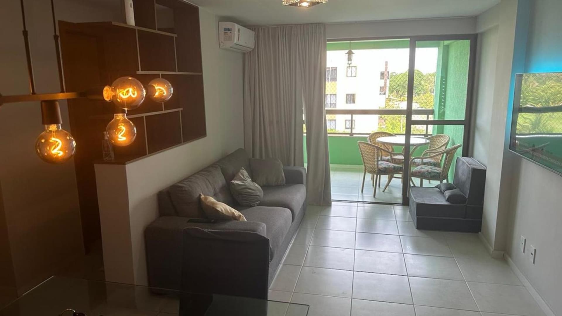 GUARAJUBA PARAÍSO DAS ÁGUAS - APT 2 quartos com AR e TV em TODOS os cômodos - Incluso Roupa de CAMA e BANHO - Filtro de Água Gelada e Maquina de Lavar dent