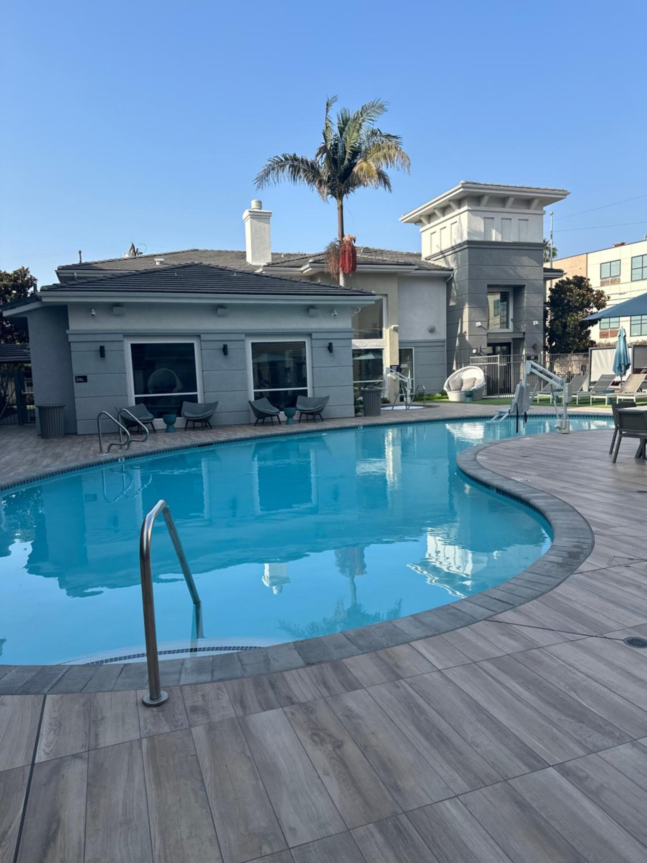 Loft Style,2 Beds ,Flexible self check in,Pool