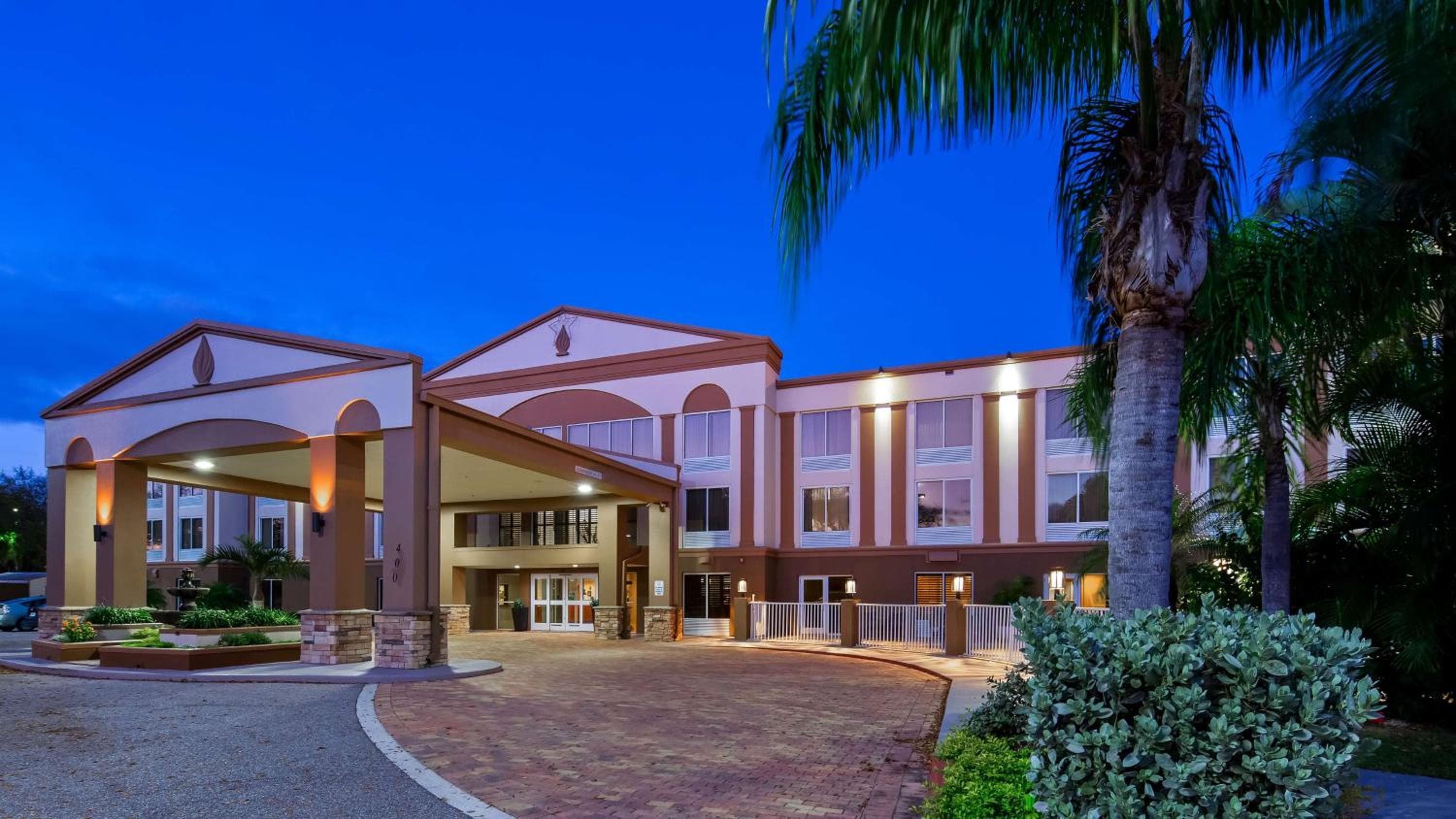 Best Western Plus Ambassador Suites