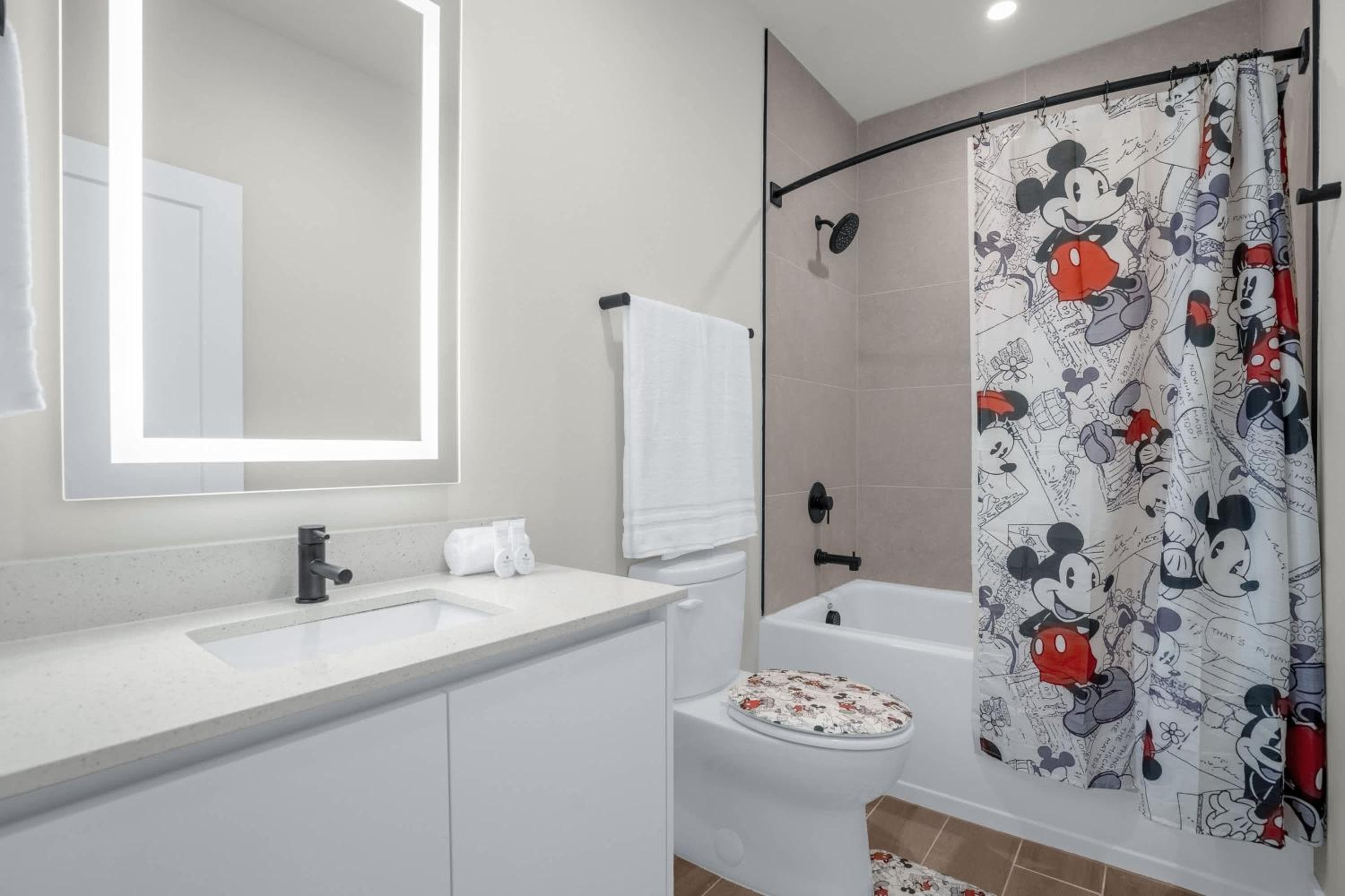 Upstay - Modern Family Home w Private Pool