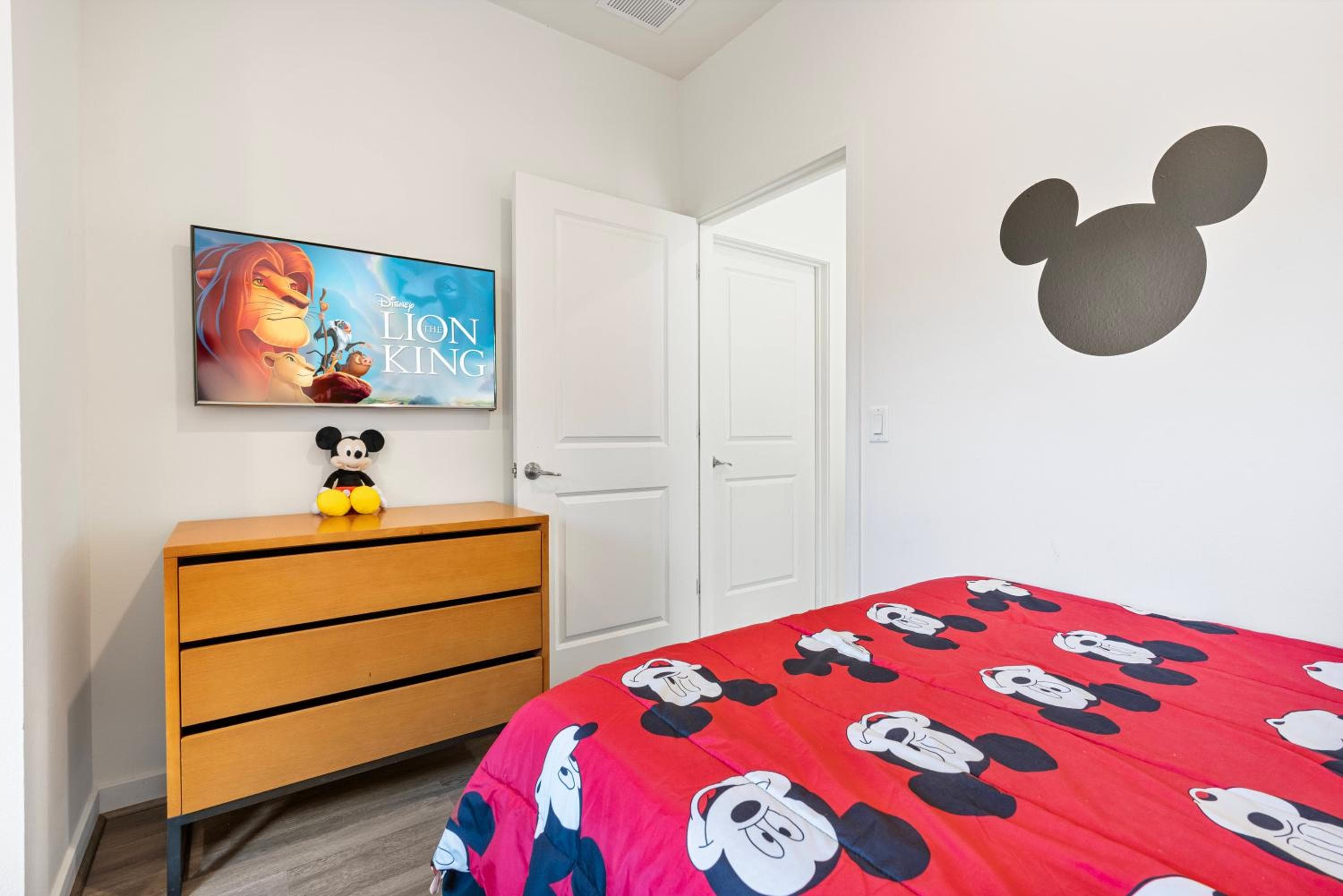 Comfortable 3BdrmsPrivate Hot TubClose to Disney