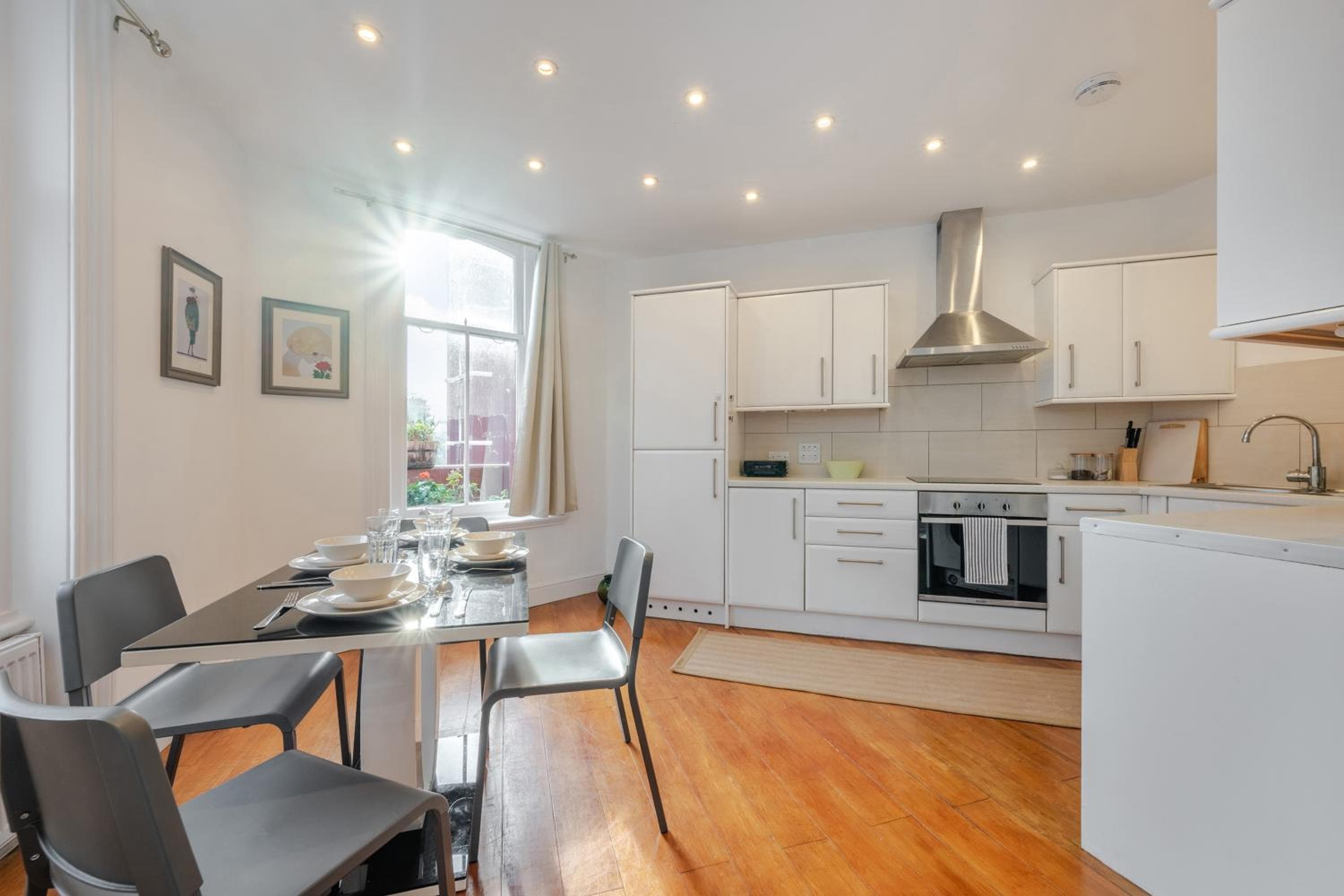 Modern 2 Bedroom Apartment in Central London