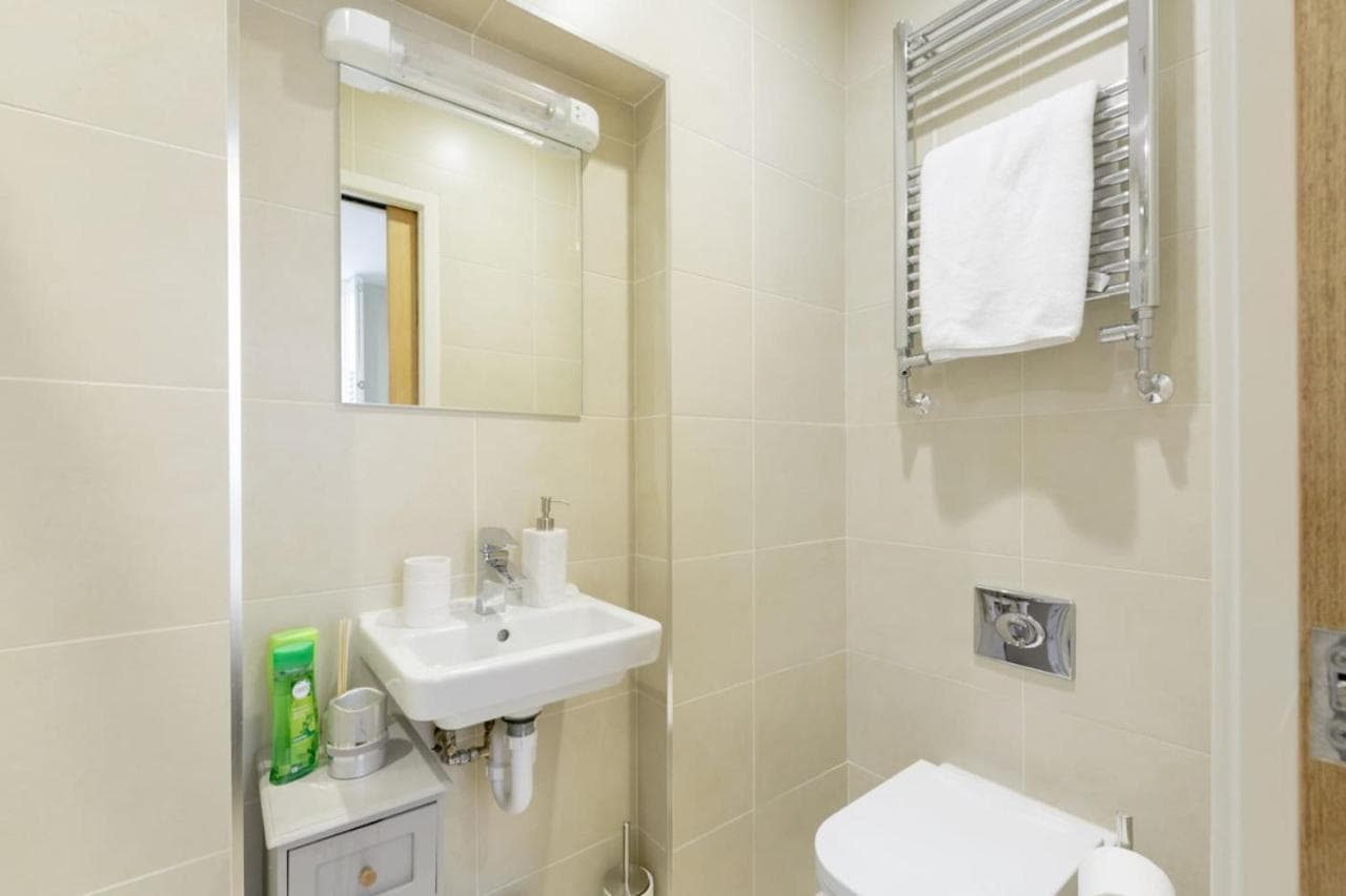 Elegant Epsom Flat in Period Building