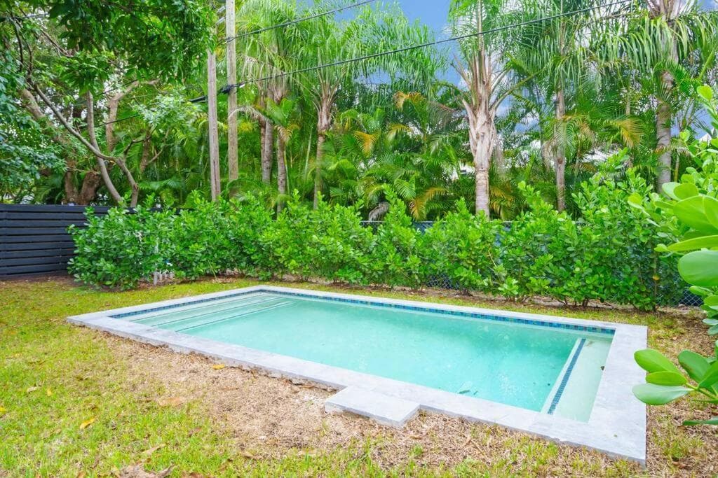 Home with Pool & Peacocks in Central Miami