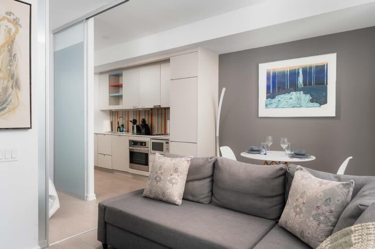 Sunset Views in Chic Condo by Cn Tower