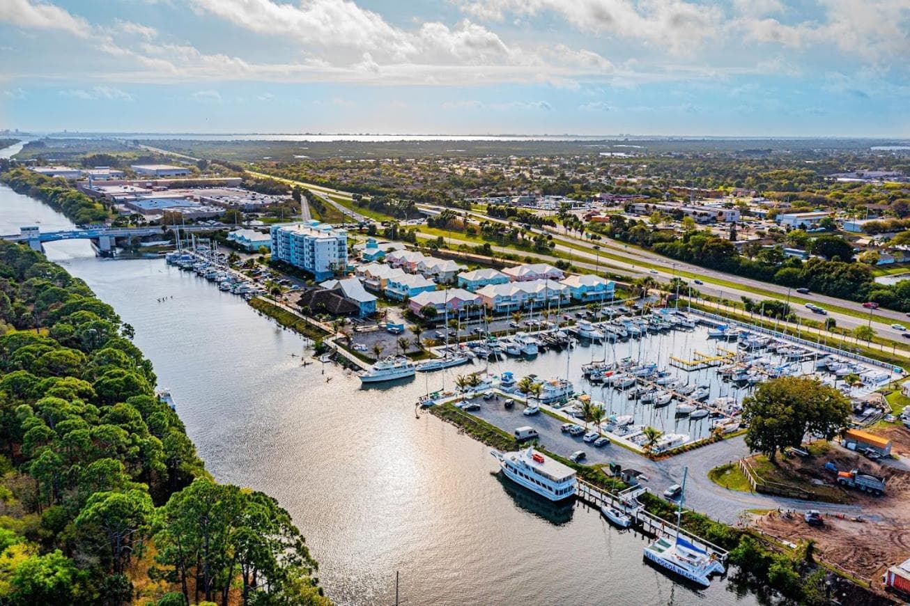Unique Houseboat Rental