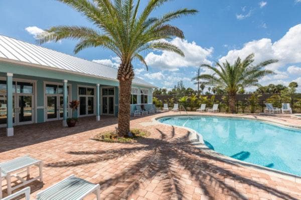 Unique Houseboat Rental