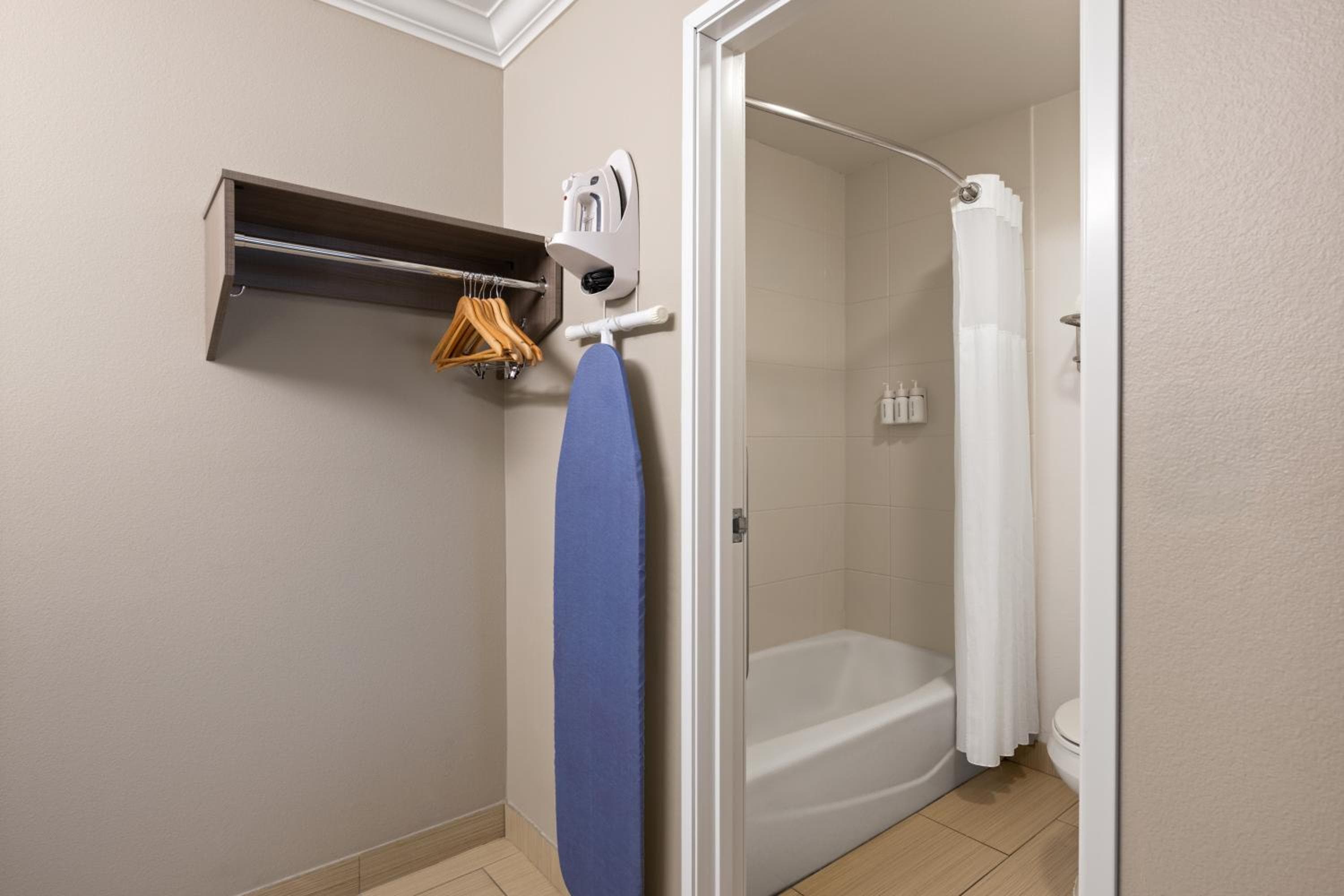 Solara Inn and Suites