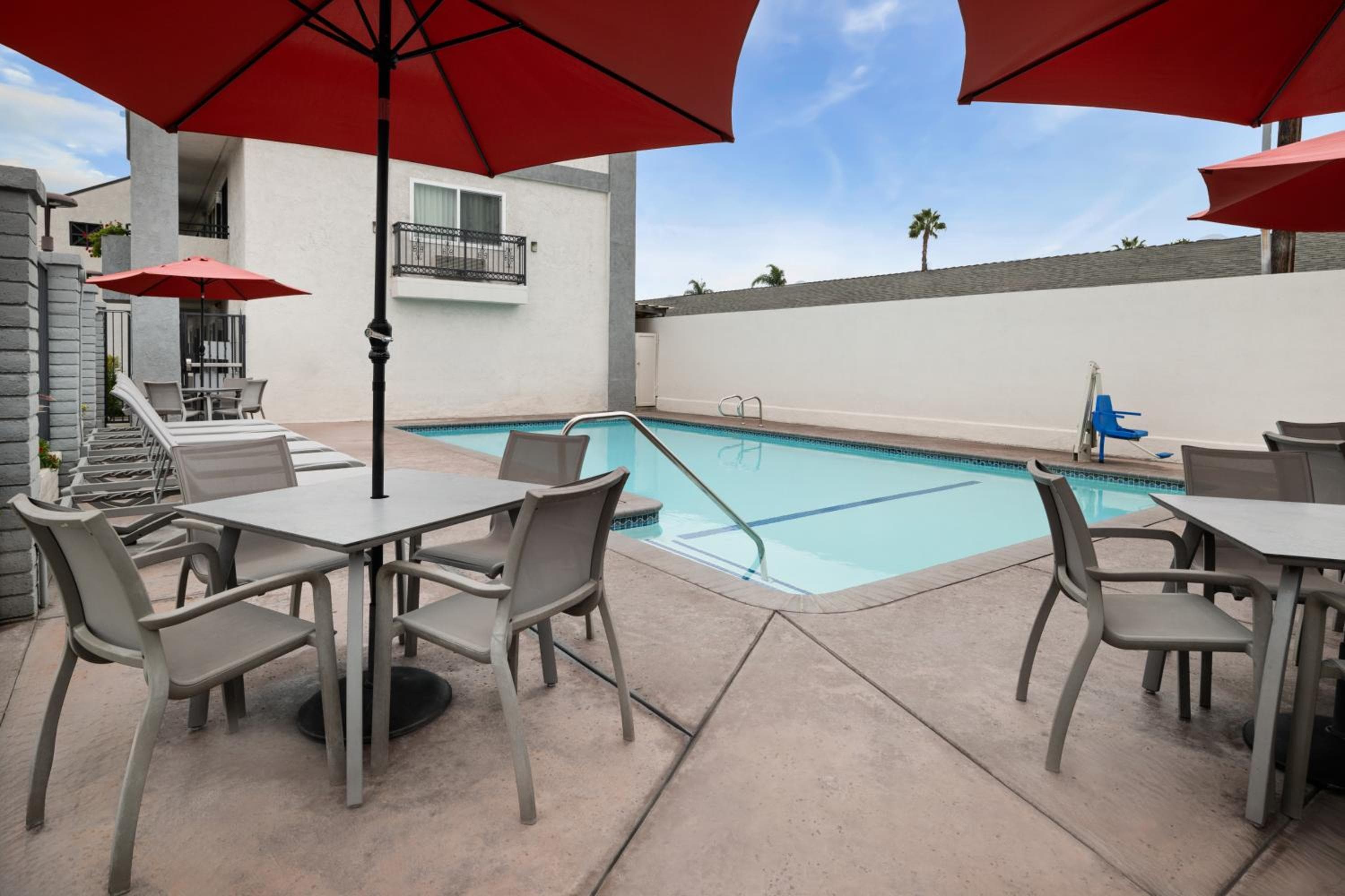 Solara Inn and Suites