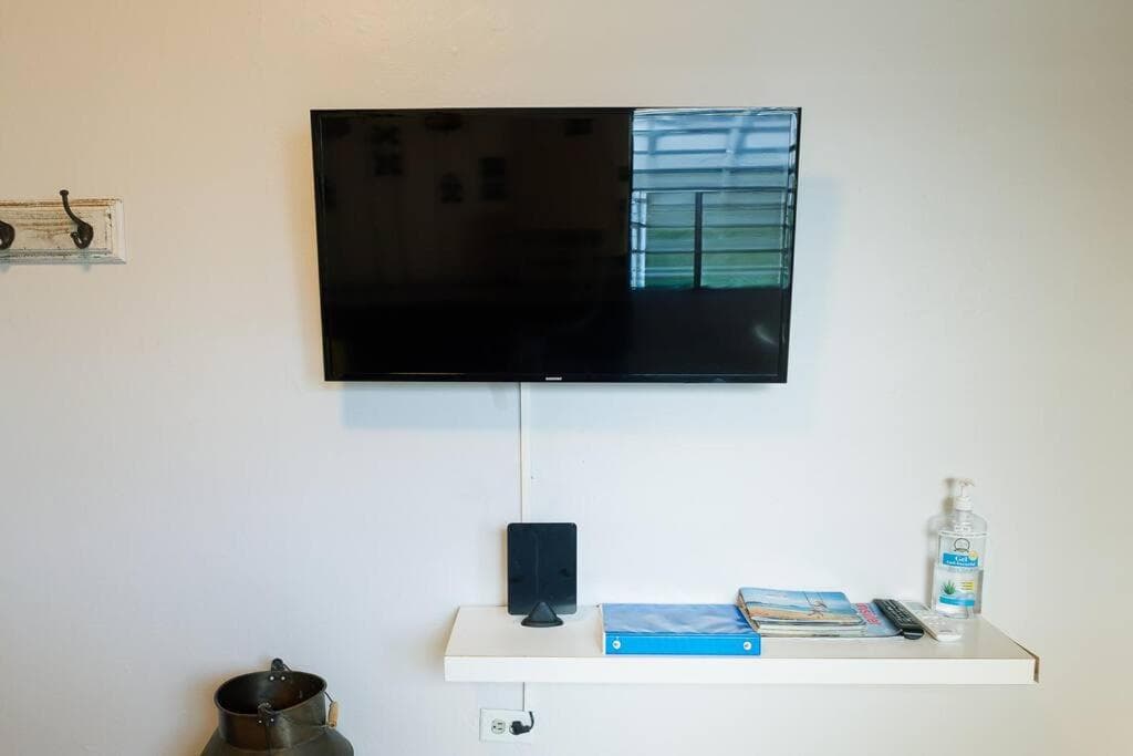 203-Tranquil Renovated Charm in the City, Near the Beach with Free parking