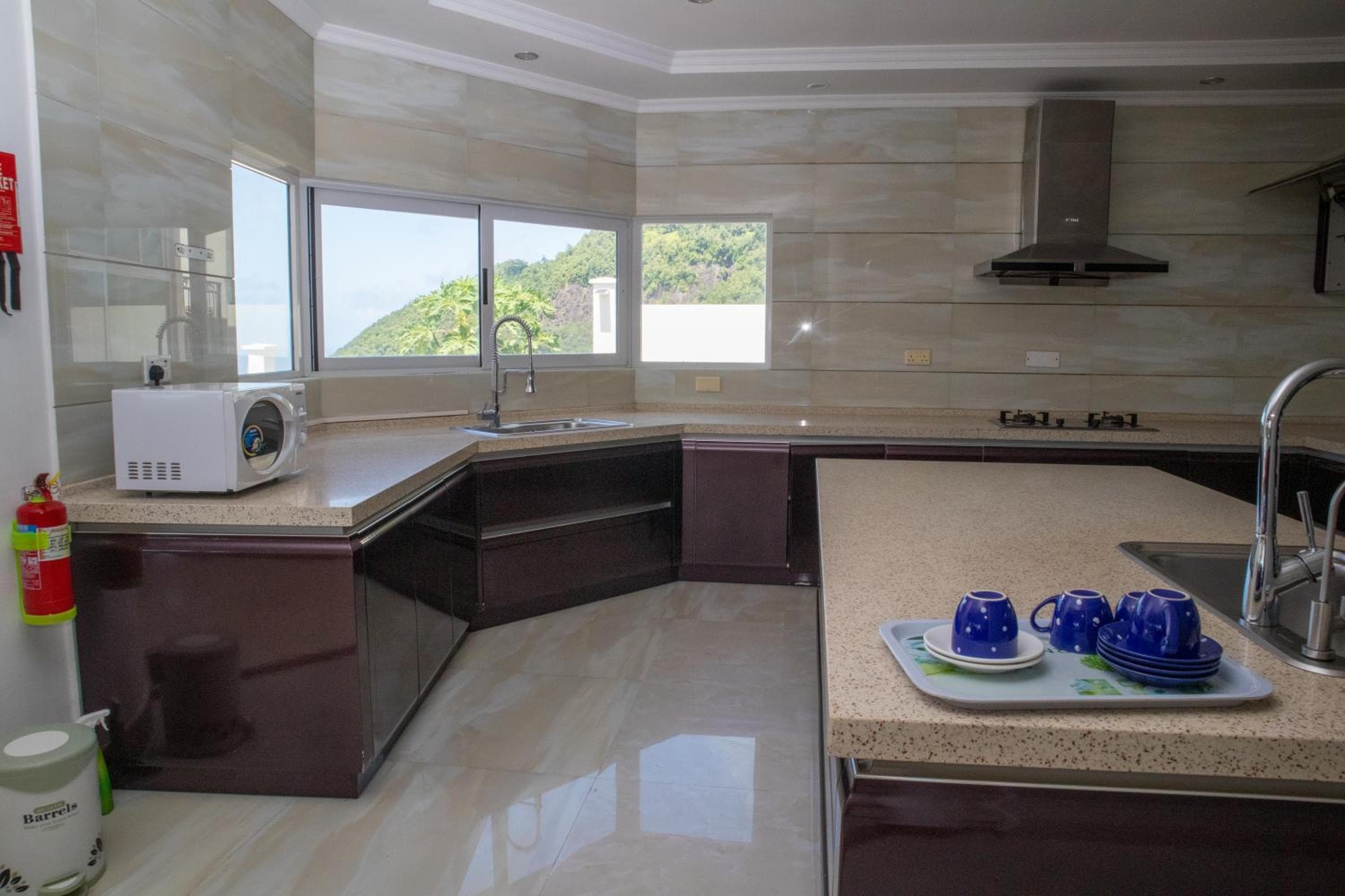 Amanda Villa - Best Value Mountain top Inn