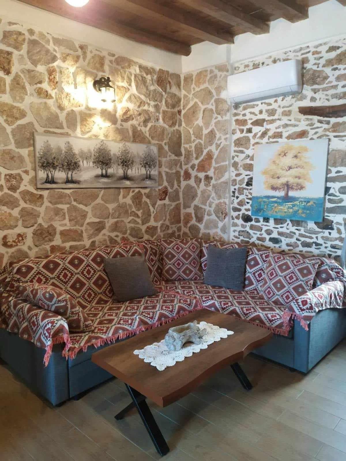 Apollon Traditional House