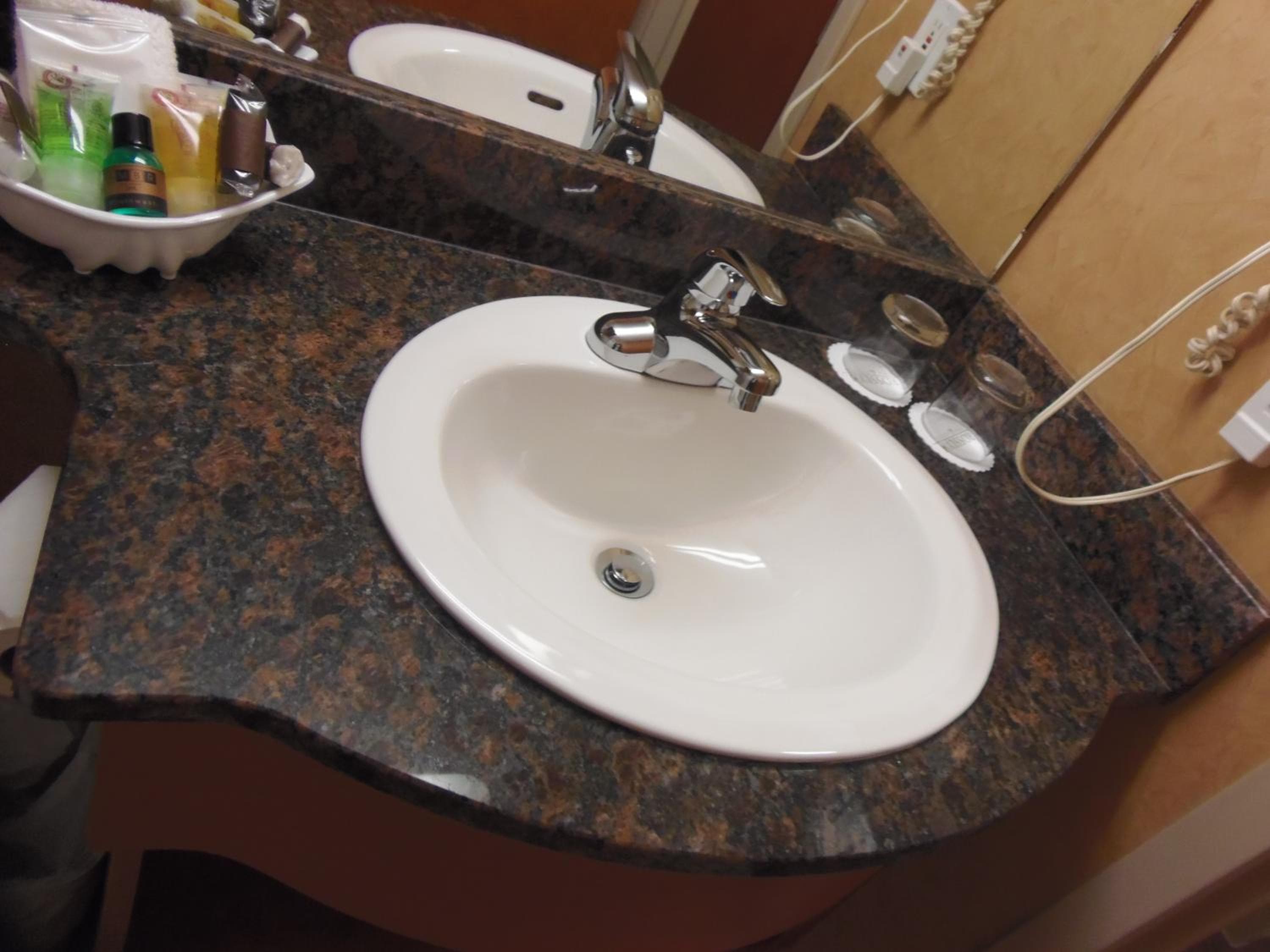 Rosslyn Inn & Suites