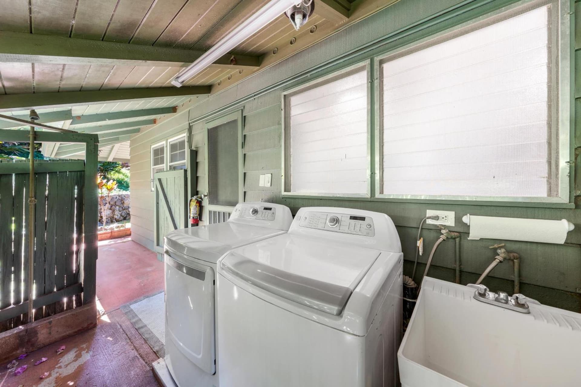 International Colony Club 41 · ICC 41 Remodeled 3BD Cottage w He