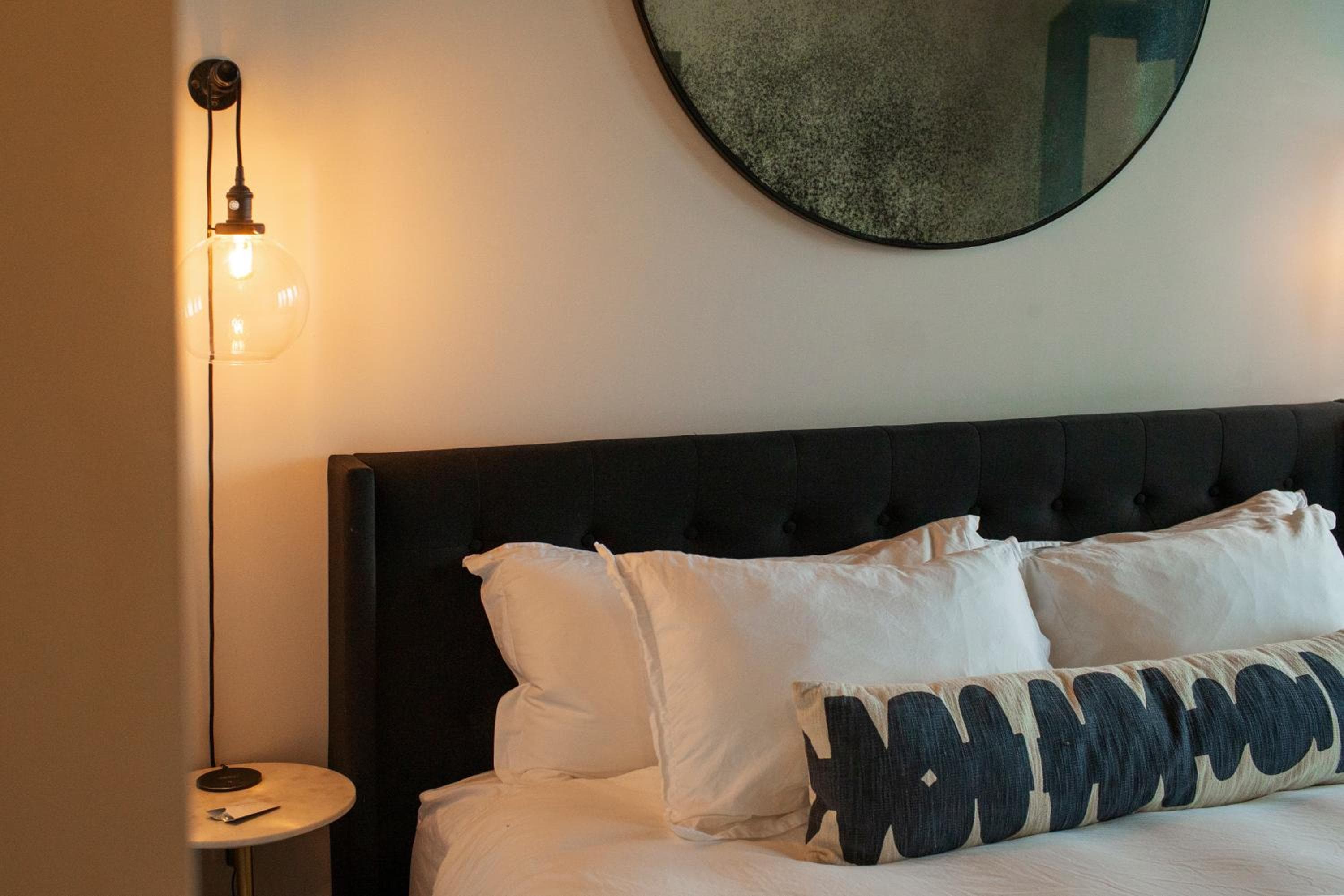 Bowline Hotel
