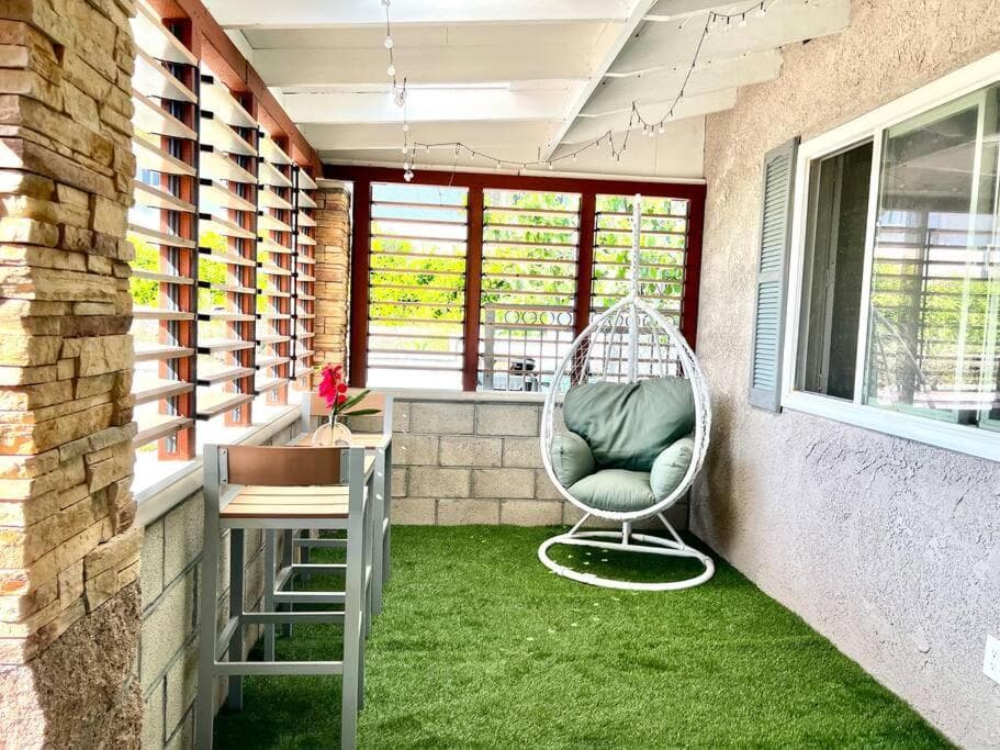 Jie's Choice - Wandering Poolside Retreat