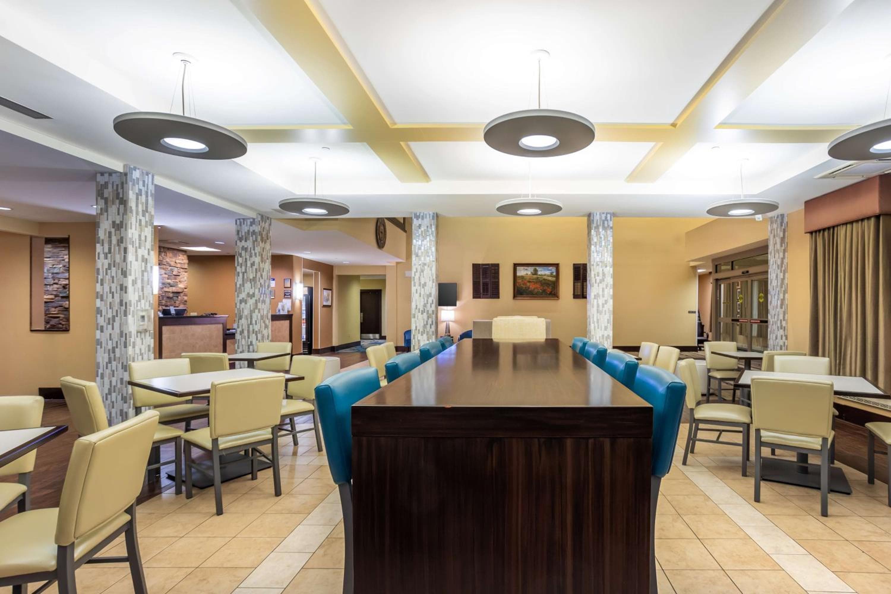 Best Western PLUS University Park Inn & Suites