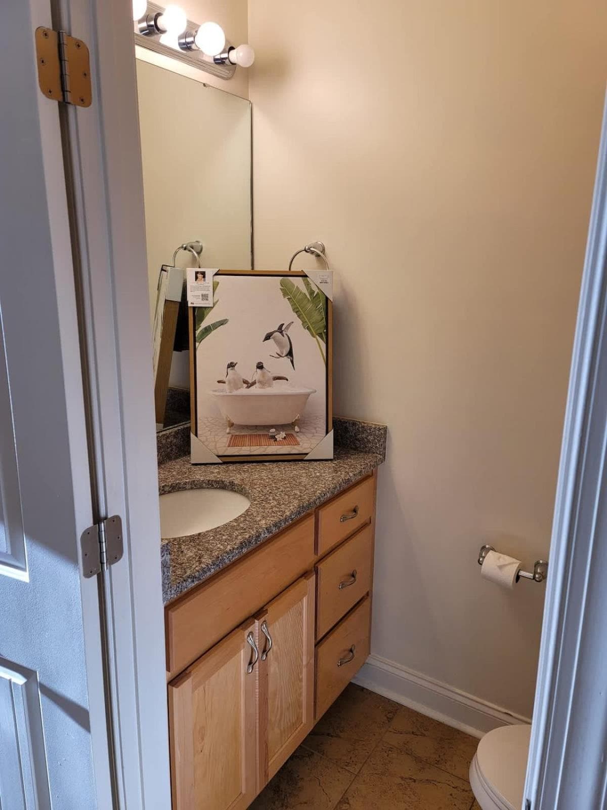 Cozy 2B Townhouse - King Bed