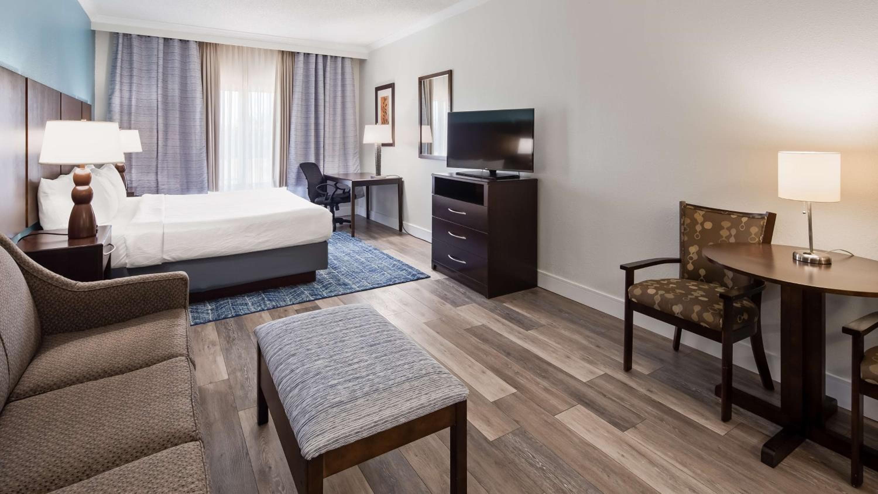 Best Western Plus Ambassador Suites