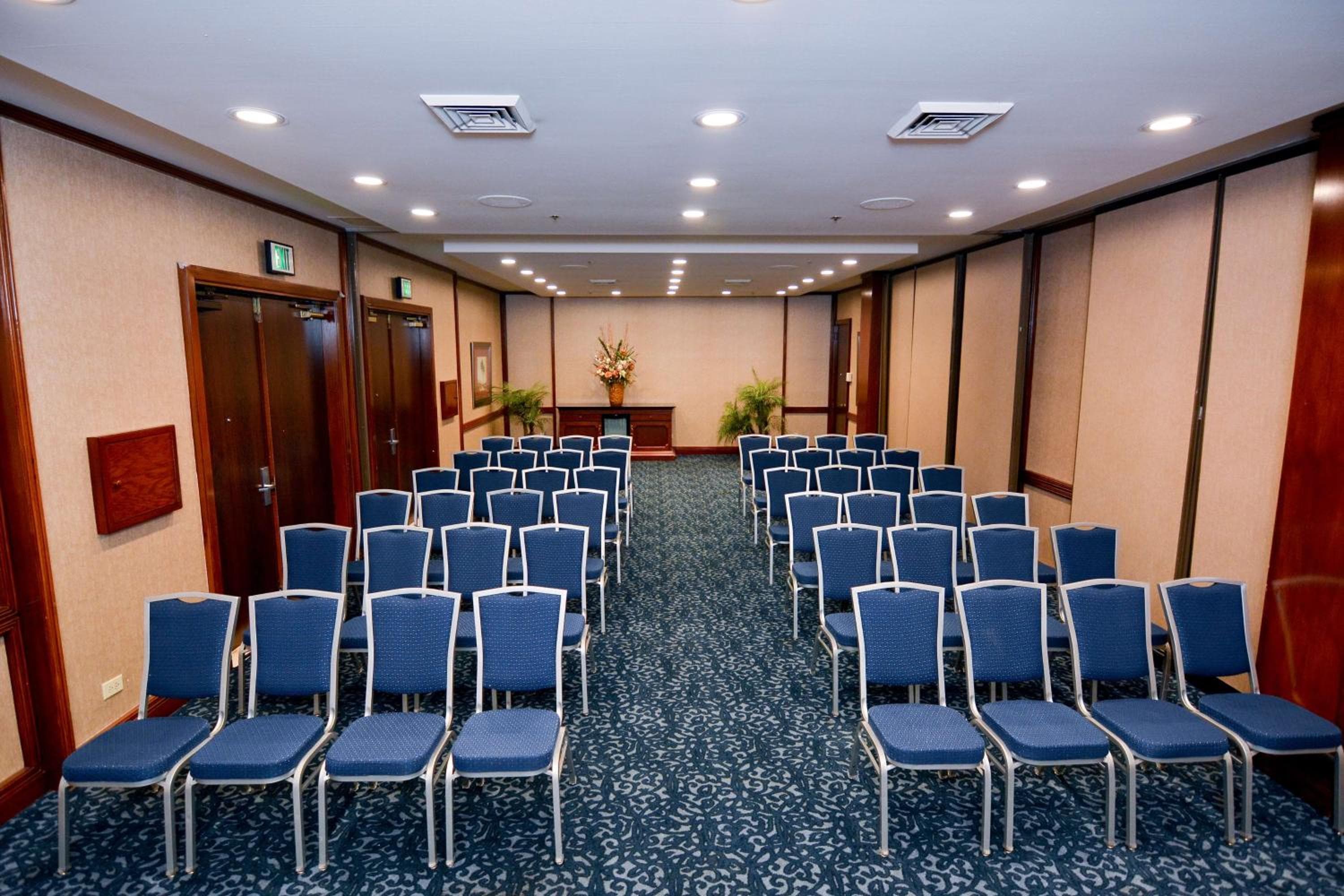 Hilton Palm Beach PBI