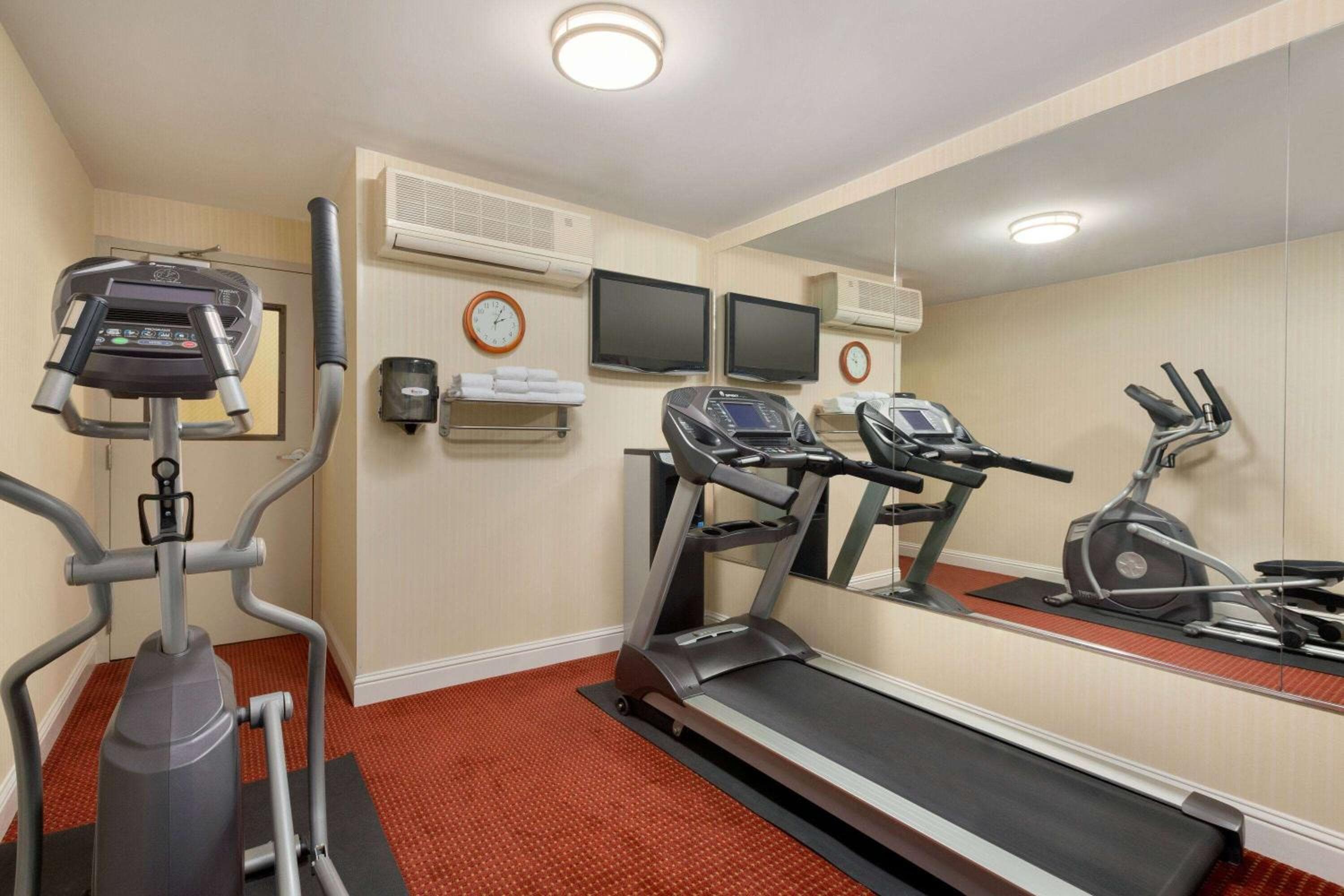 Ramada by Wyndham Oakland Downtown City Center