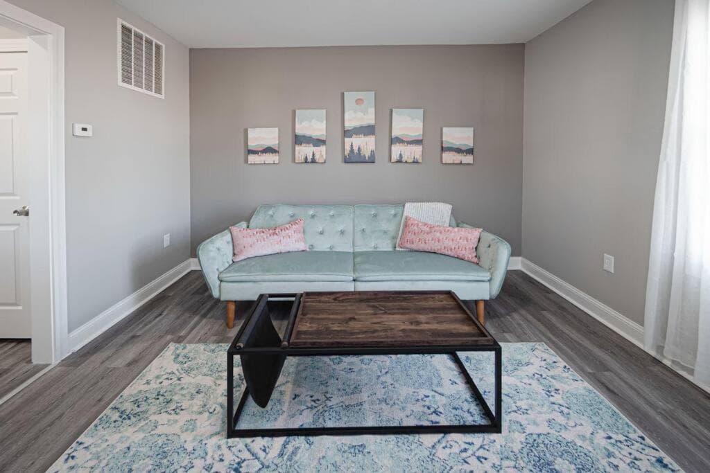 Delightful airy remodeled 1 1 Elsas