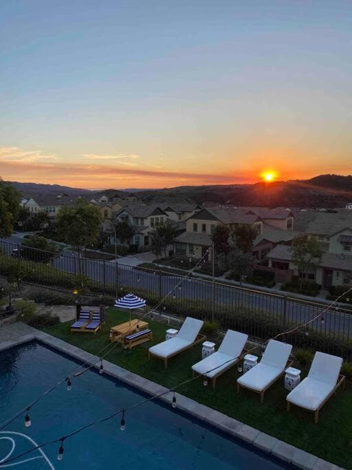 Resort-like home with pool, jacuzzi and sauna