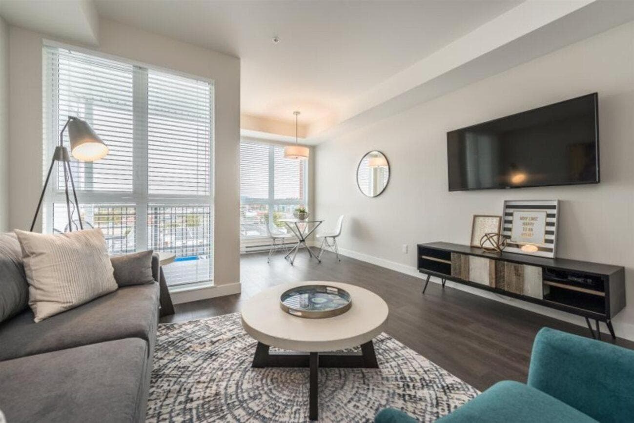 Modern Old Town Suite With Private Balcony