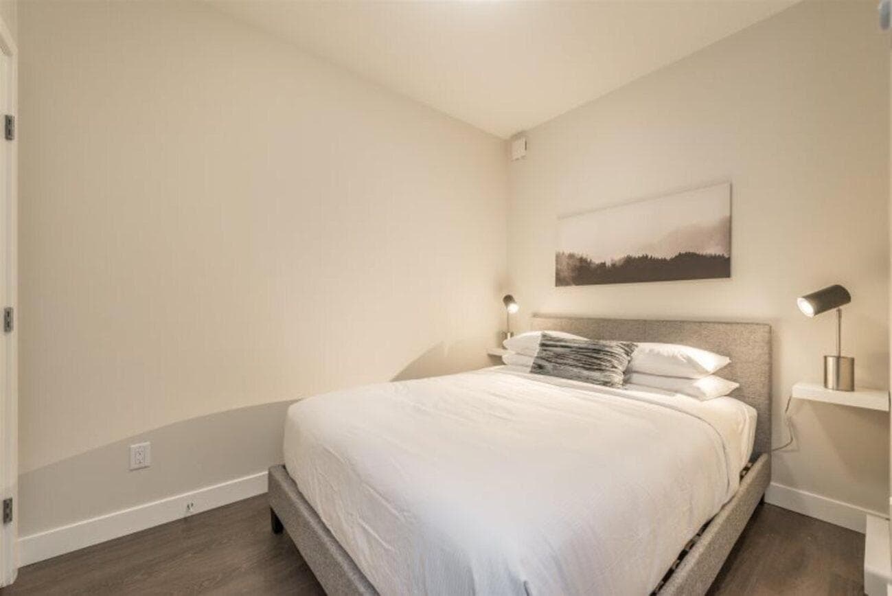 Modern Old Town Suite With Private Balcony