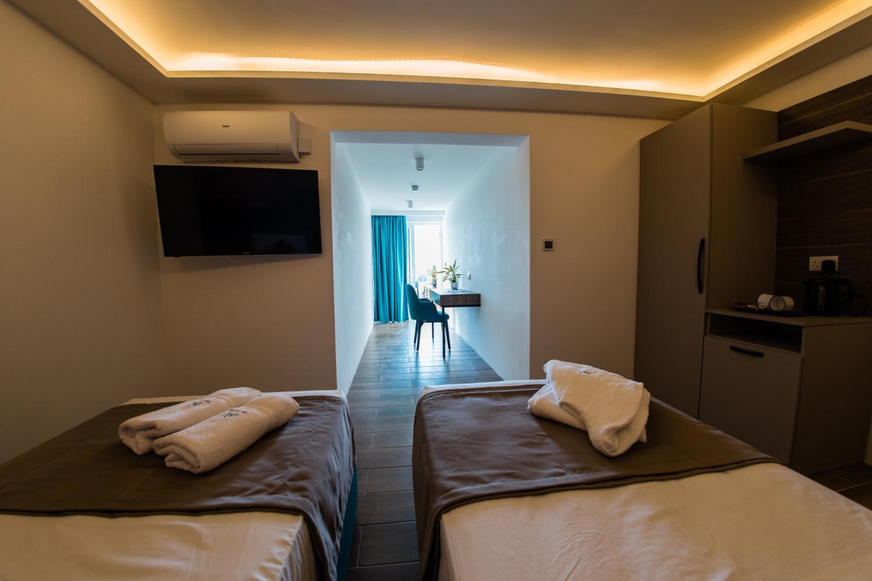 Blu Waters Boutique Hotel
